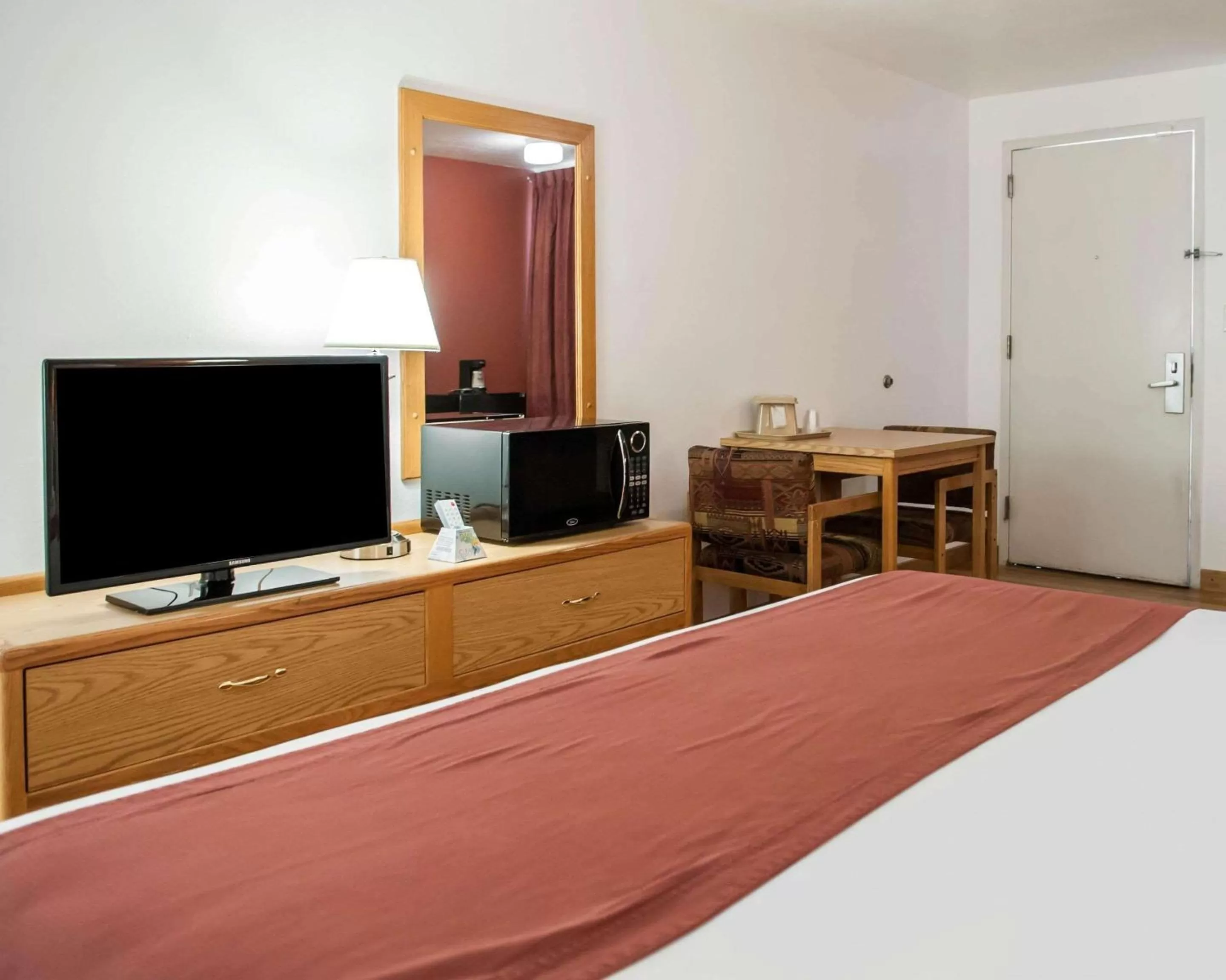 Photo of the whole room in Econo Lodge Albuquerque Old Town