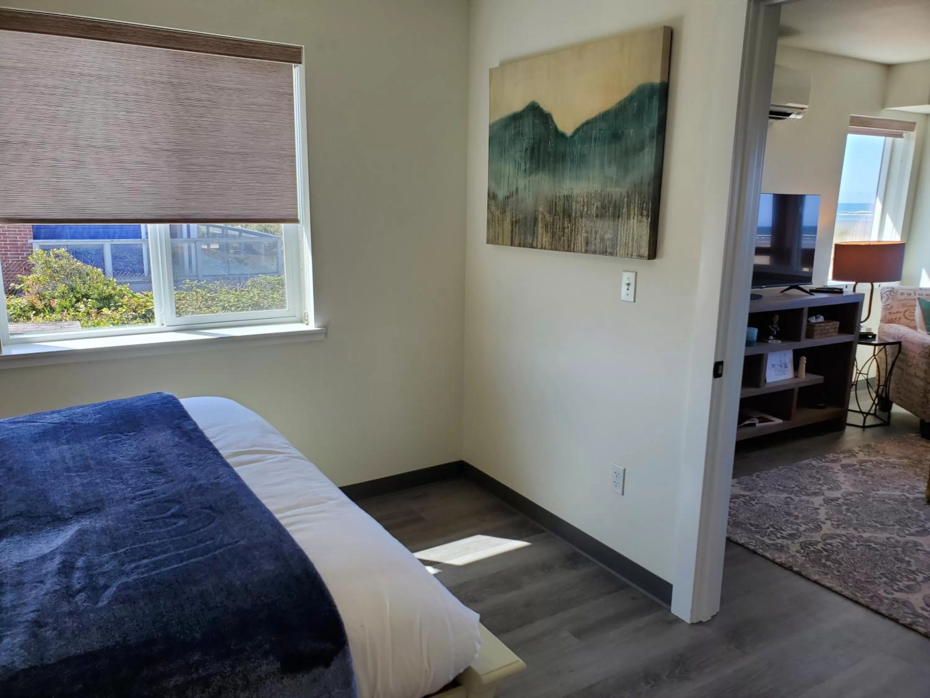 Bed in Moonstone Beach Motel