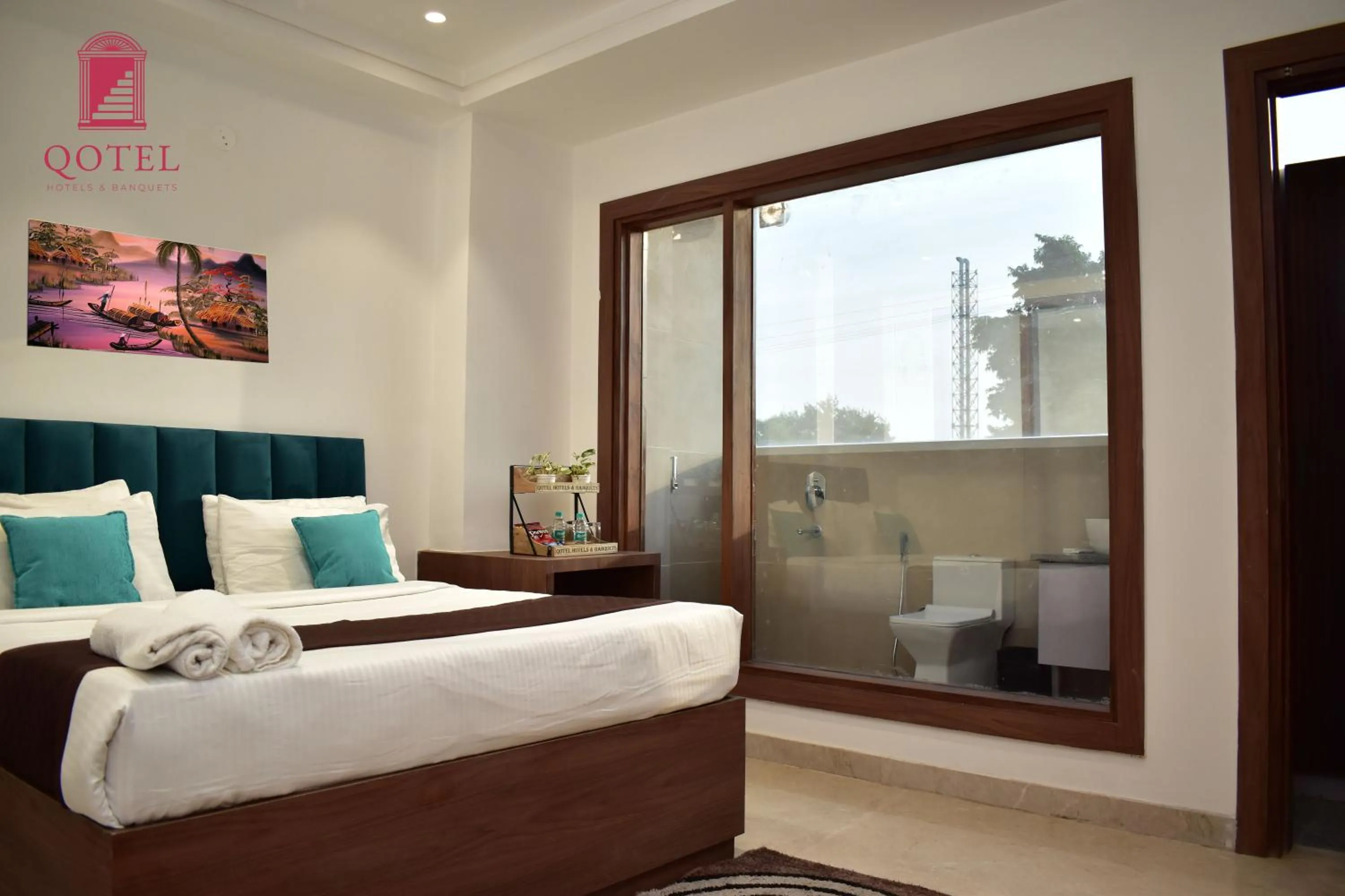 Bed in Qotel Comfort Ashok Vihar - Near Delhi University