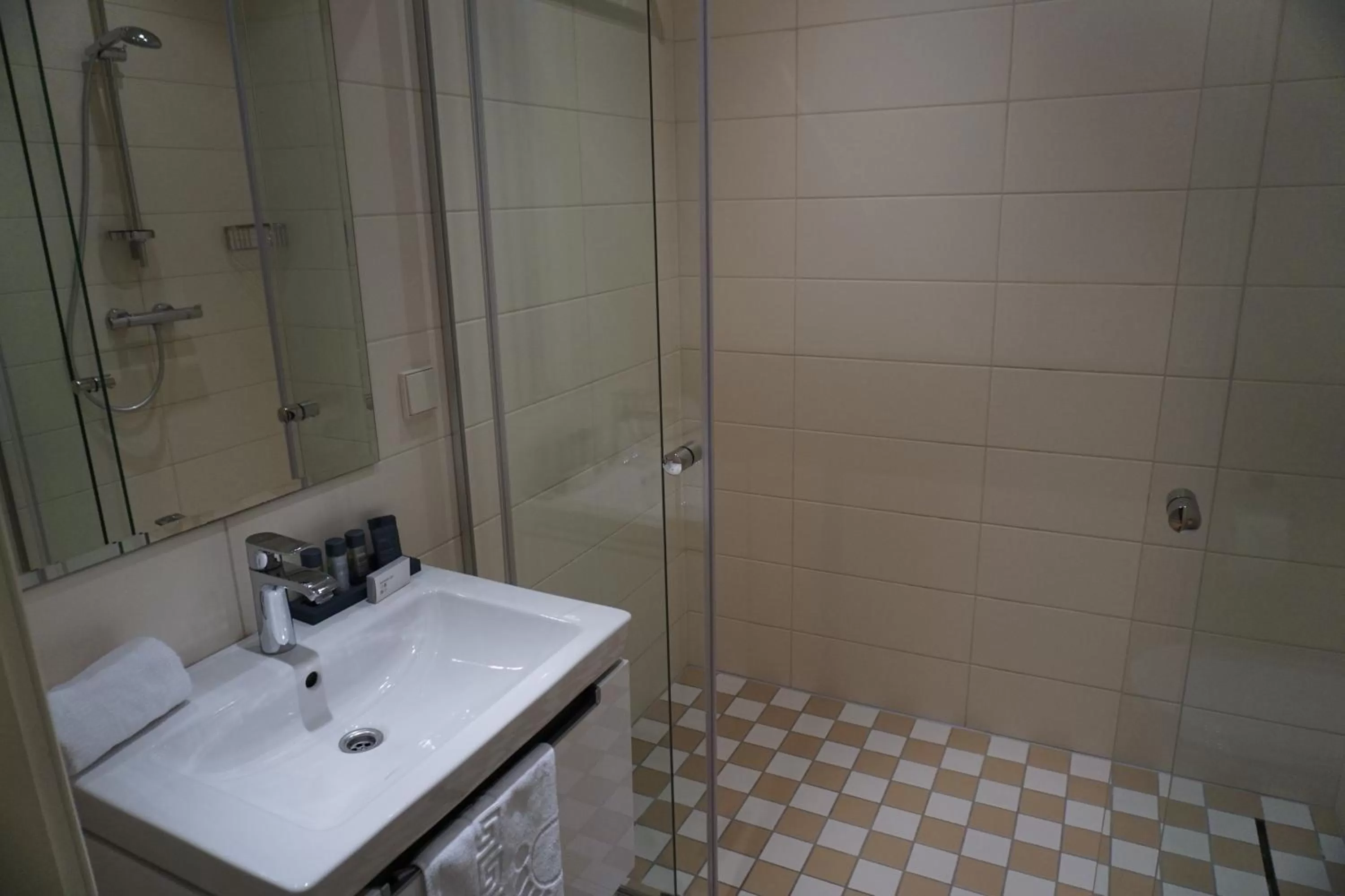 Shower in Wooden Villa APARTMENTS