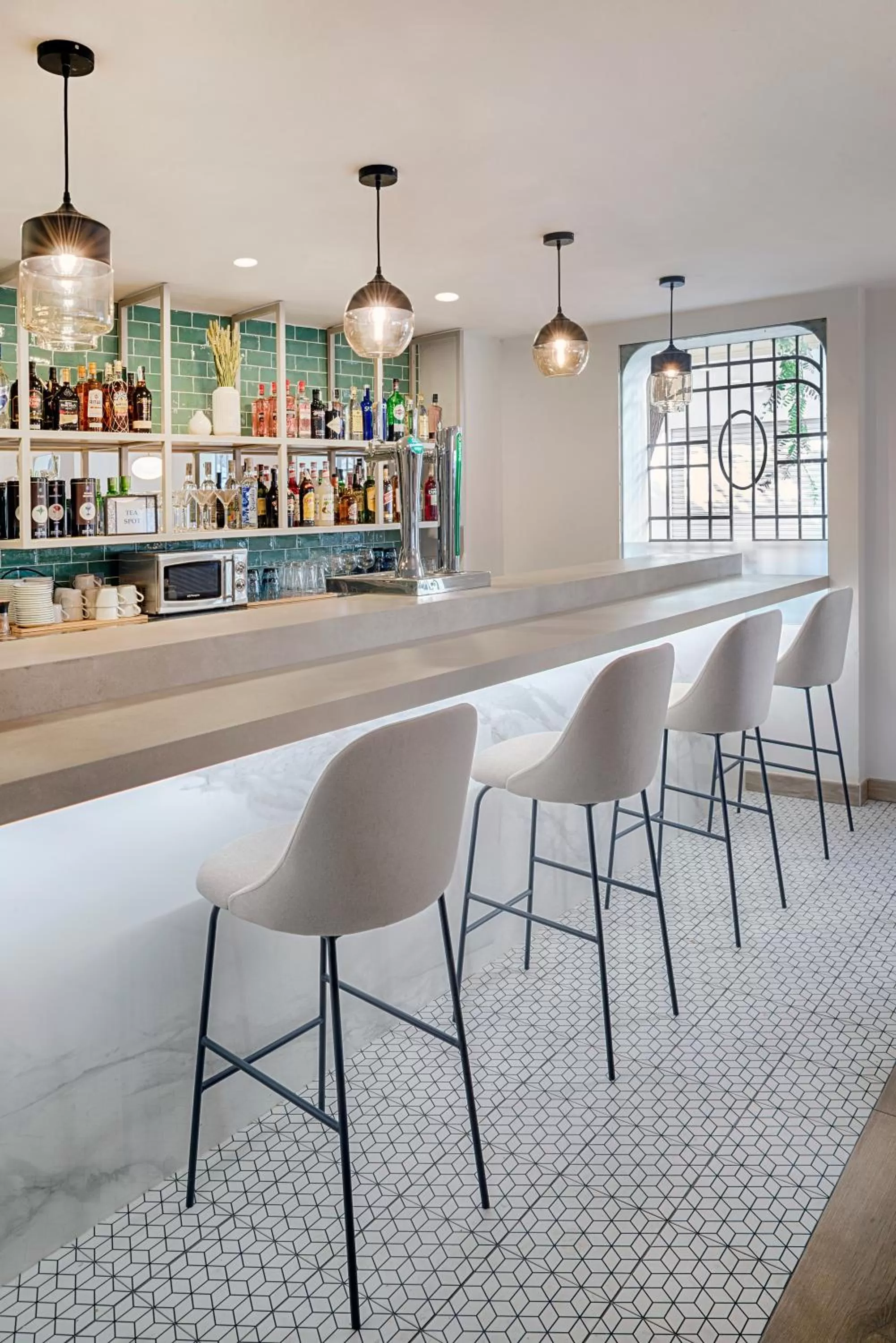 Restaurant/places to eat in Blanq Carmen Hotel