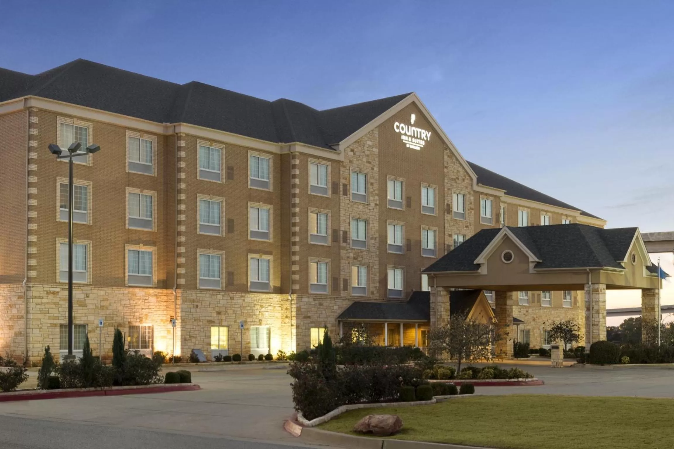 Facade/entrance in Country Inn & Suites by Radisson, Oklahoma City - Quail Springs, OK