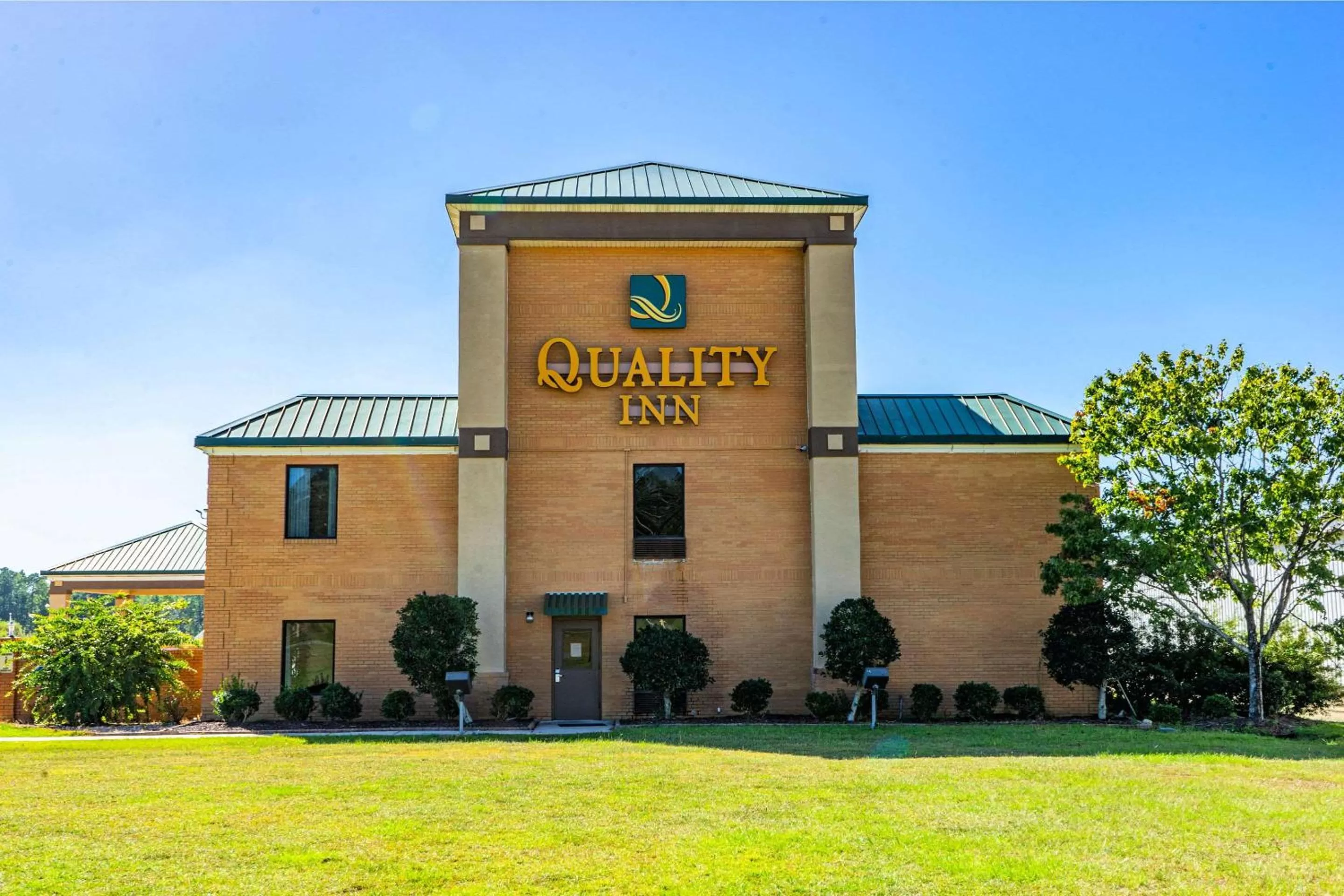 Property building in Quality Inn Whiteville North