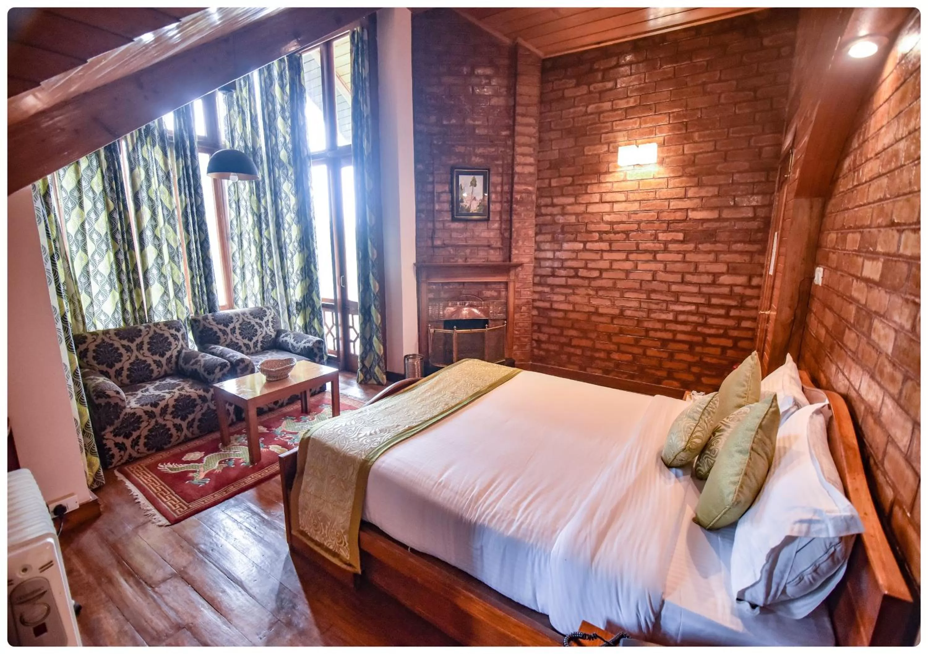 Bedroom in Cedar Inn