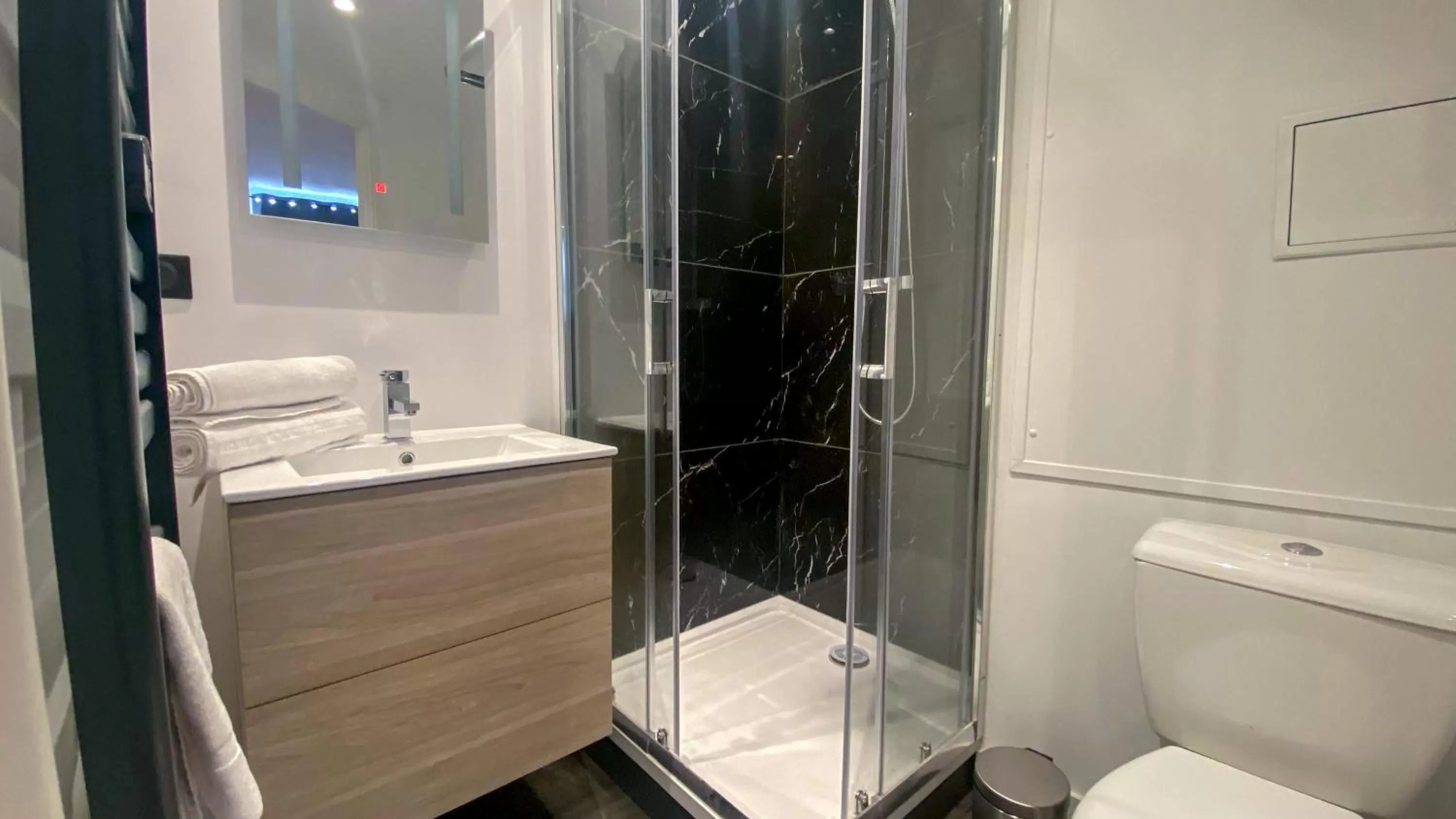 Bathroom in Le Bras d'or Apparts et Spa