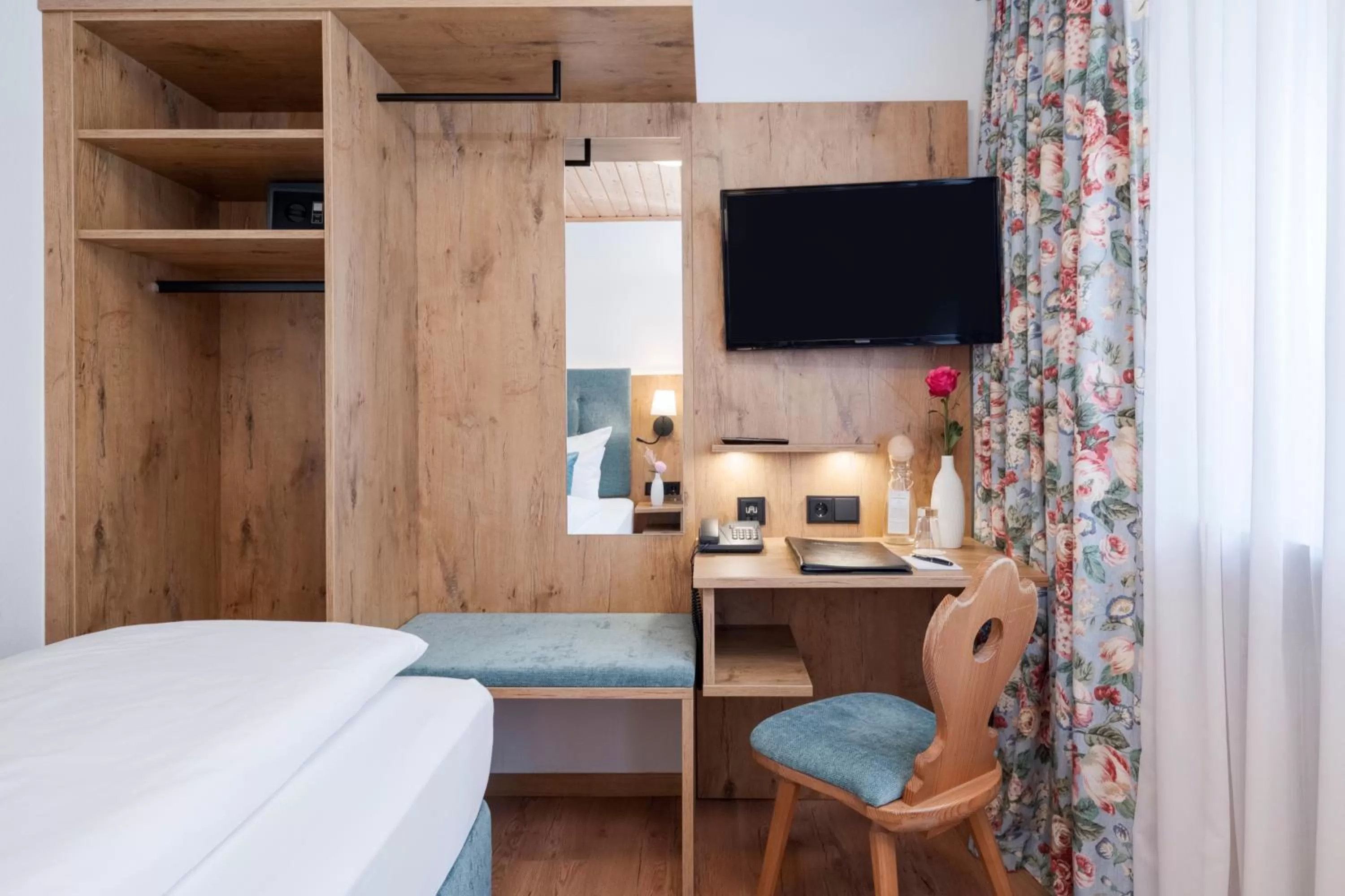 TV and multimedia, Bed in Hotel Obermaier