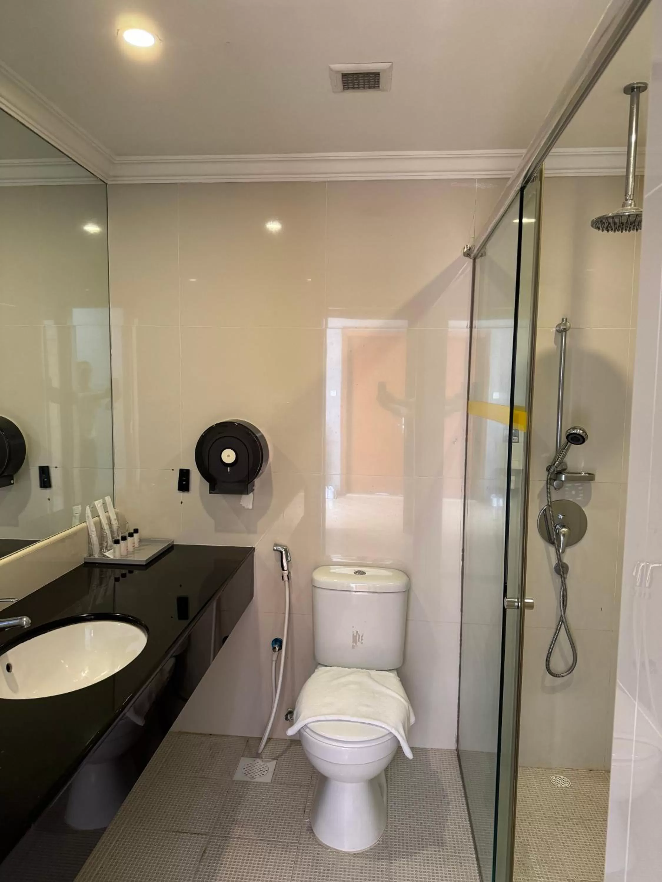 Bathroom in New Cape Inn