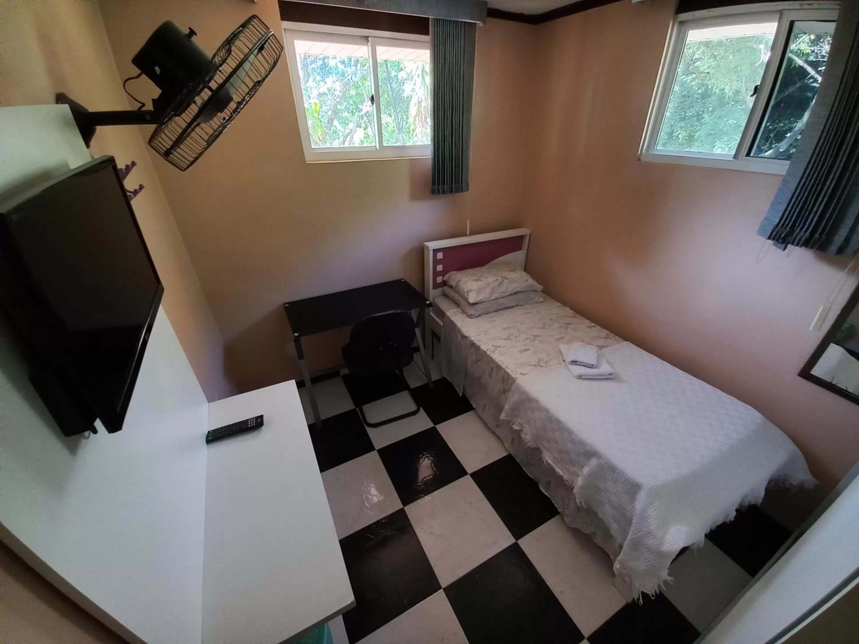 TV and multimedia, Bed in KzaZendf Cama e Cafe Asa Sul