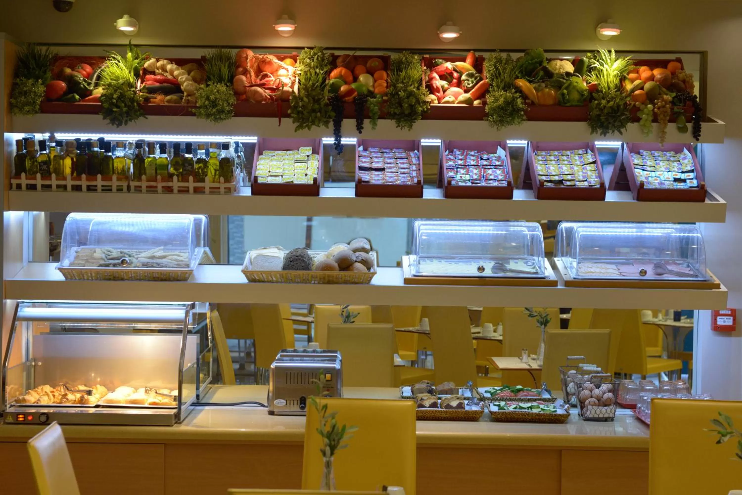 Restaurant/places to eat in Kastro Hotel