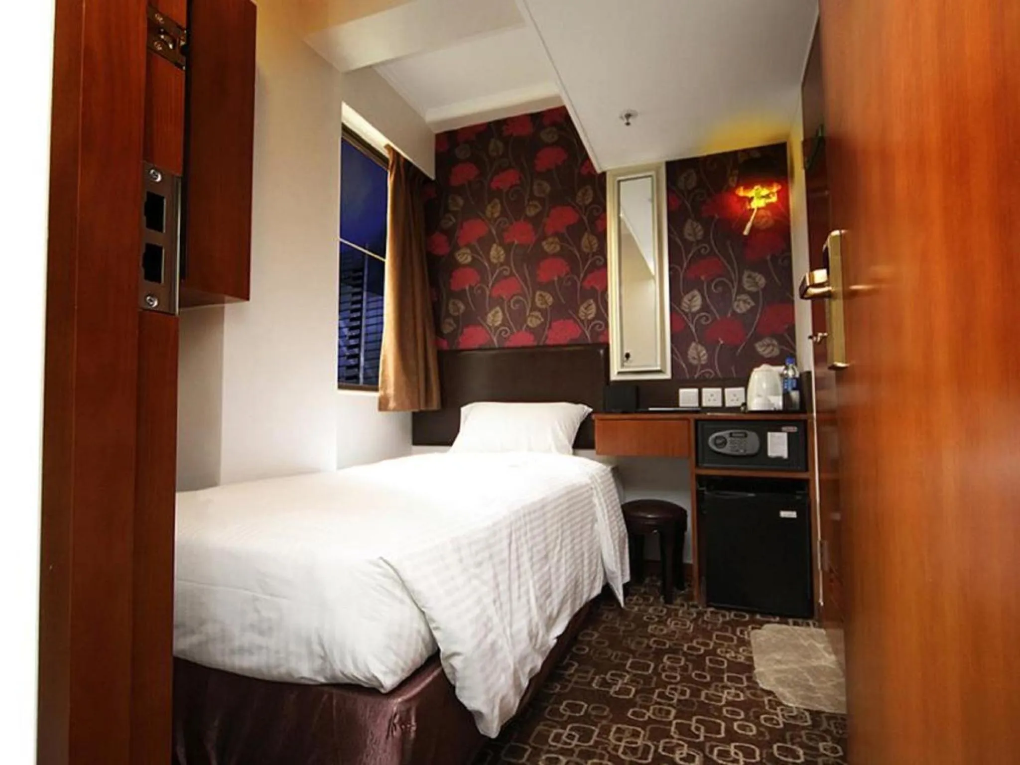 Photo of the whole room in Lander Hotel Prince Edward