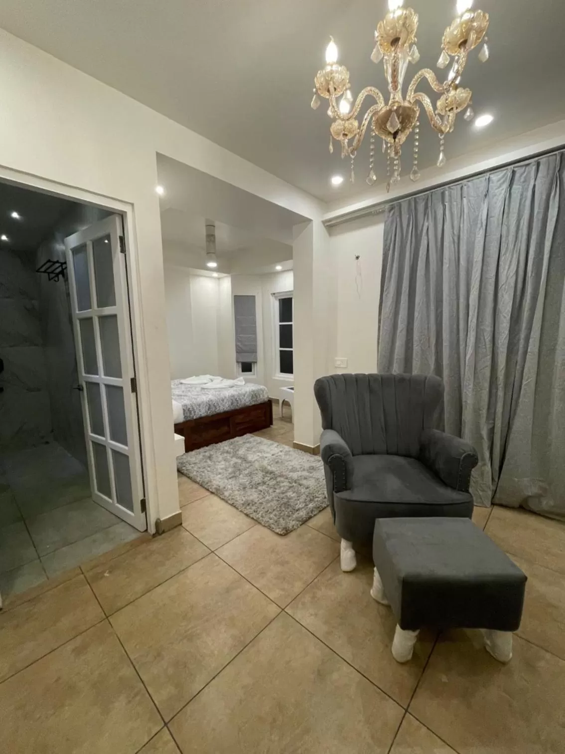 Bed, Seating Area in Pajaros Blu