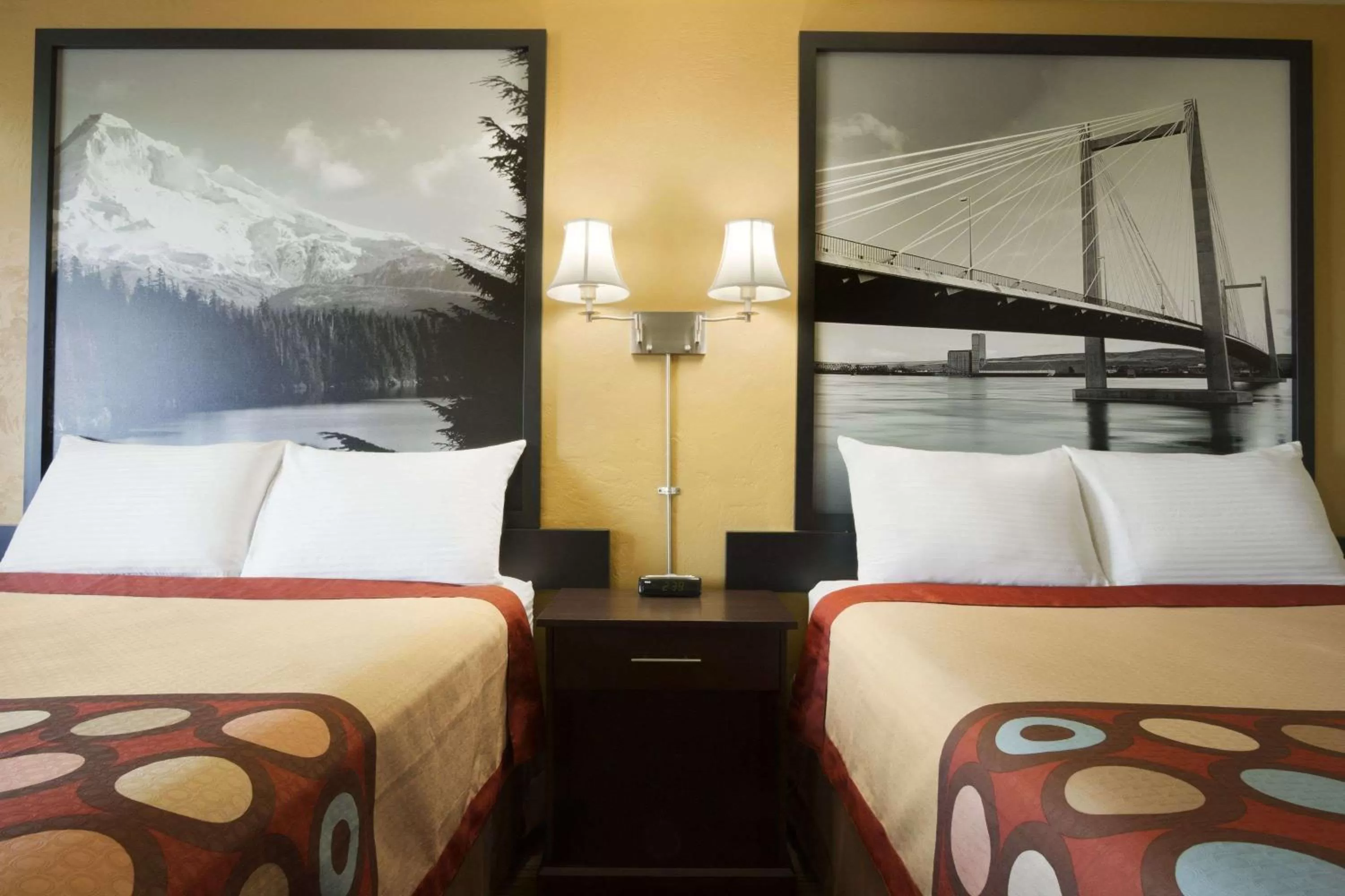 Photo of the whole room, Bed in Super 8 by Wyndham Kennewick