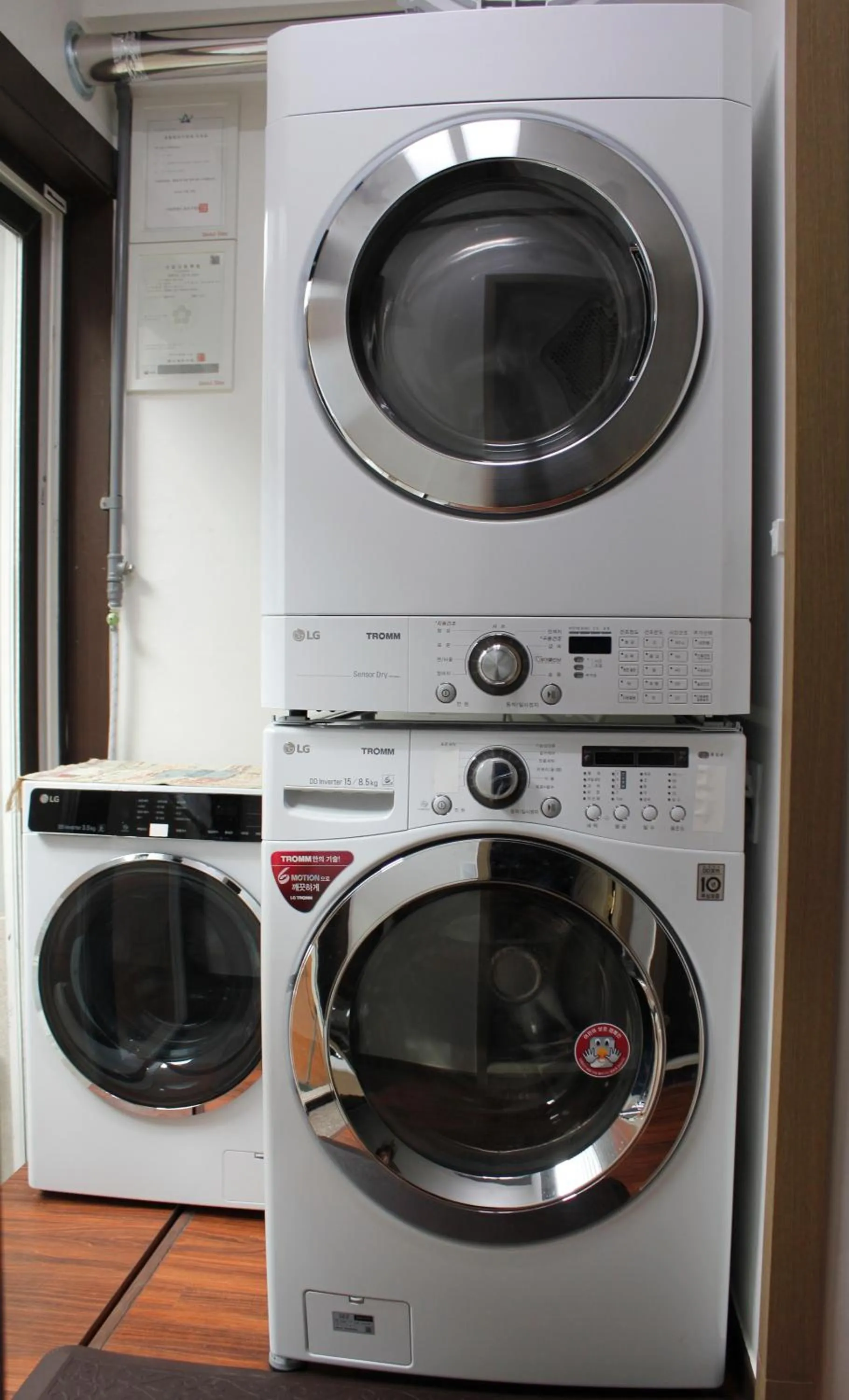 Decorative detail in Jiwoljang Guesthouse