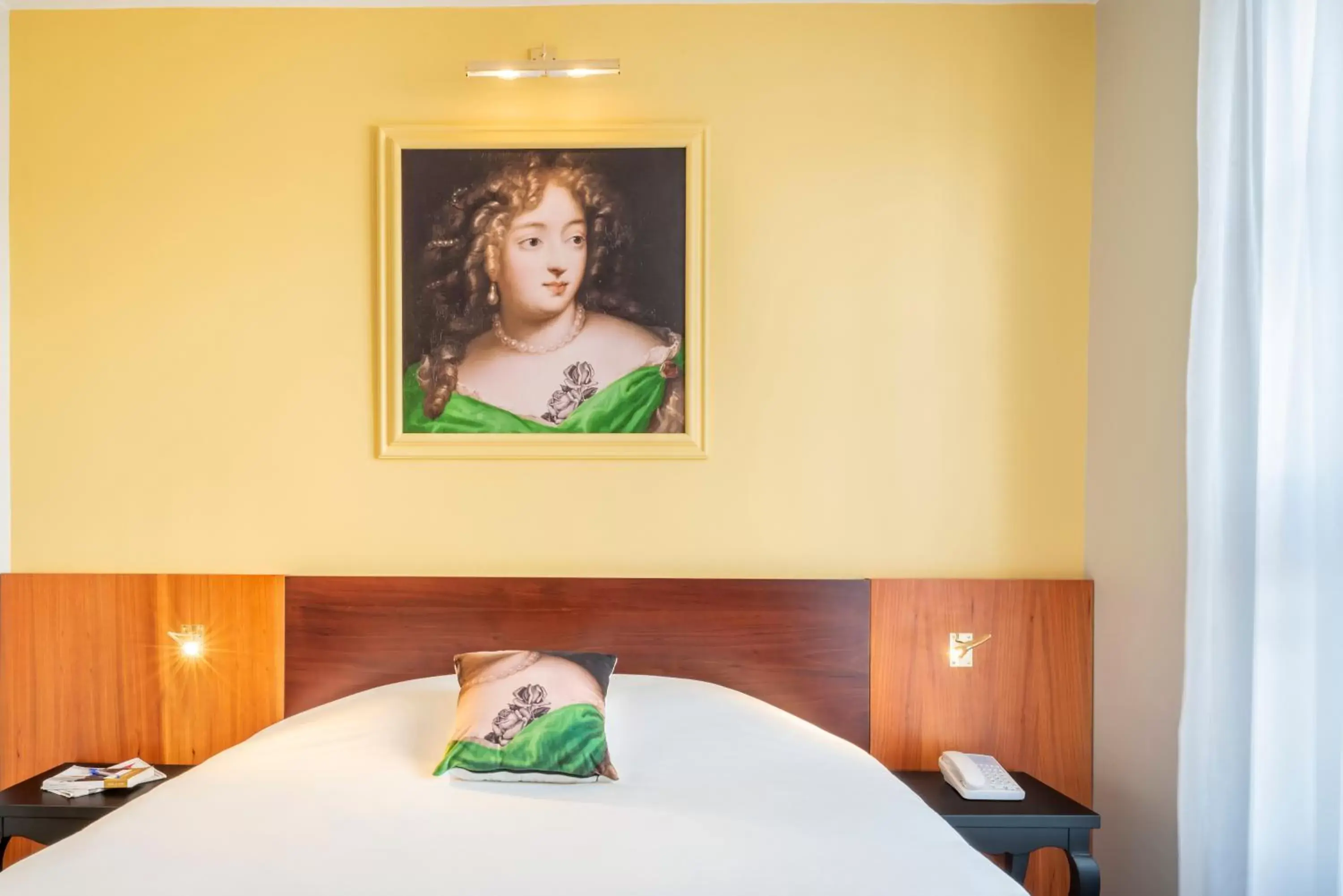 Superior Double Room in Hotel des Lys Superior Double Room in Hotel des Lys