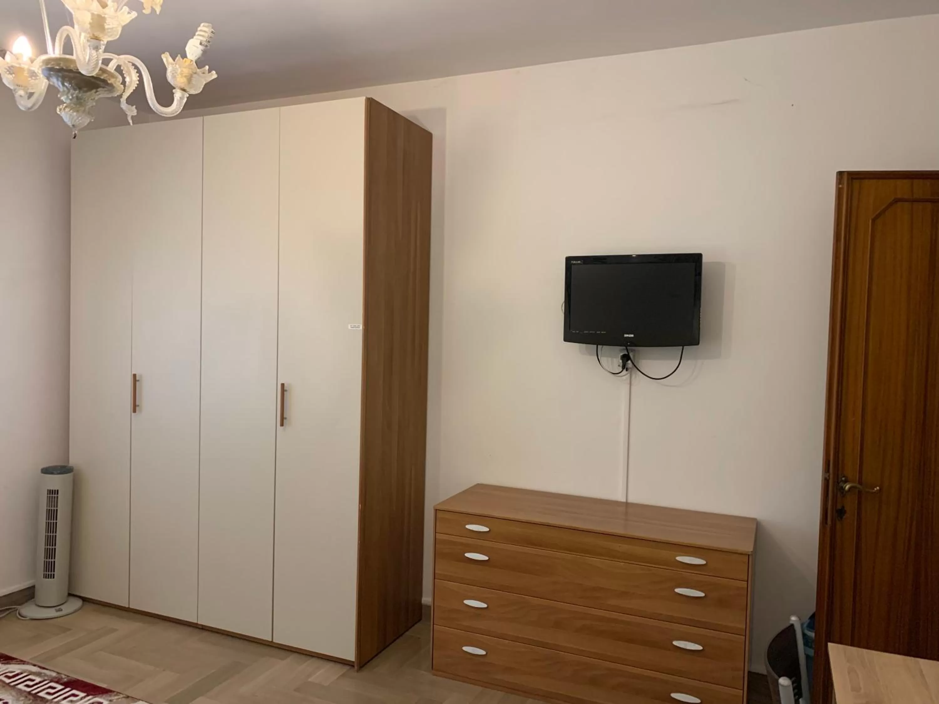 TV/Entertainment Center in VENICE NIGHT APPARTMENT