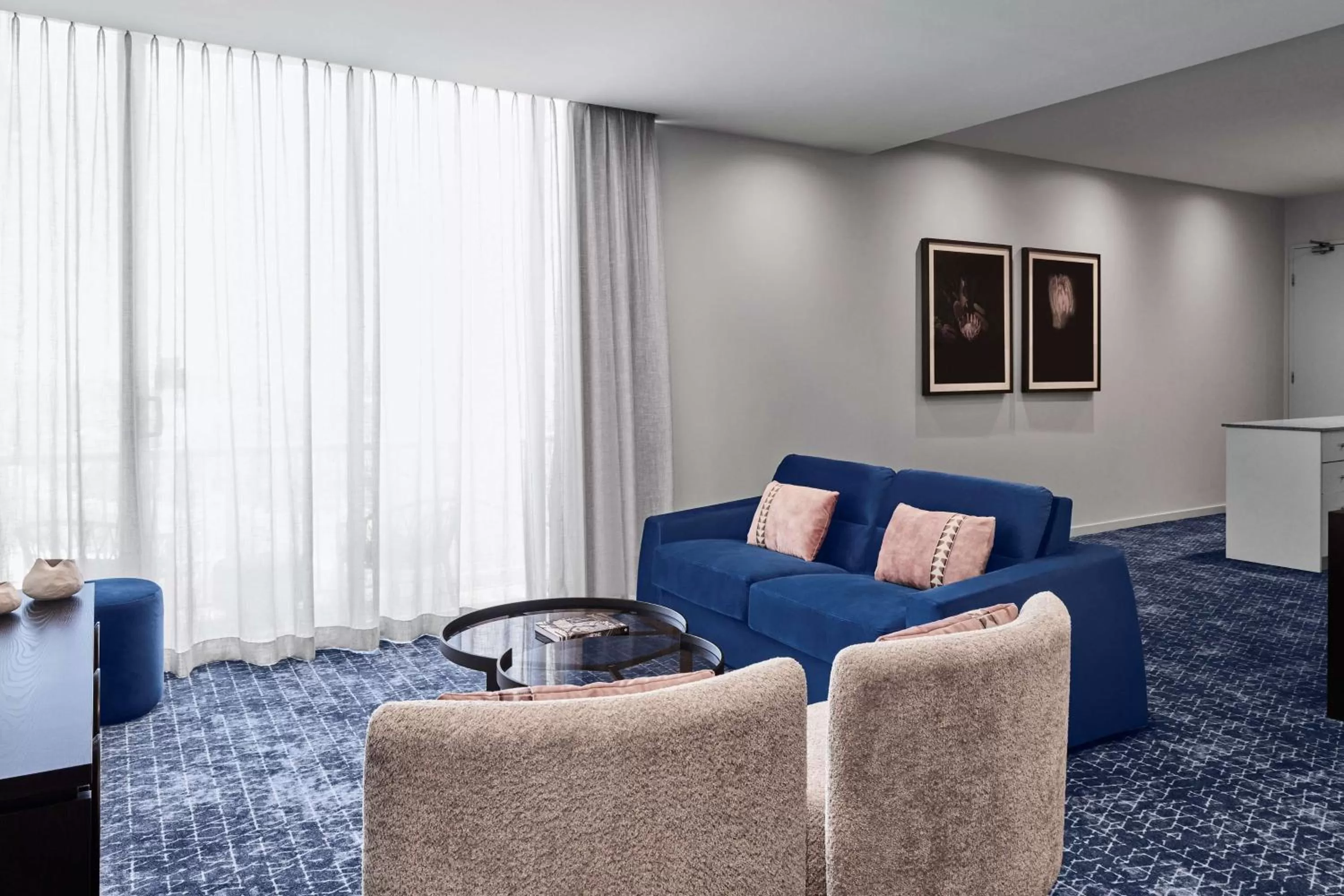 TV and multimedia in Adina Apartment Hotel Melbourne Flinders Street