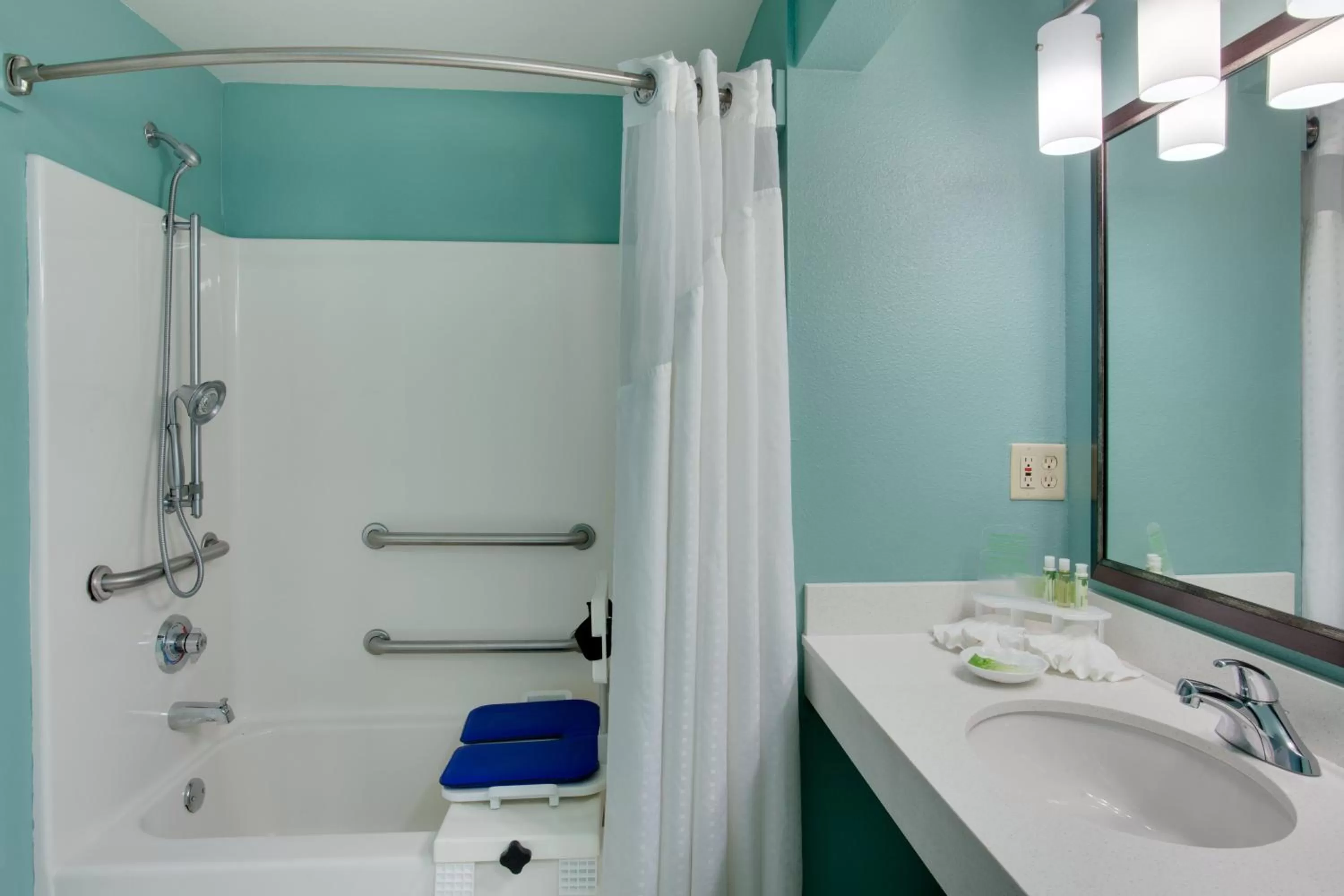 Bathroom in Holiday Inn Express & Suites Plant City by IHG