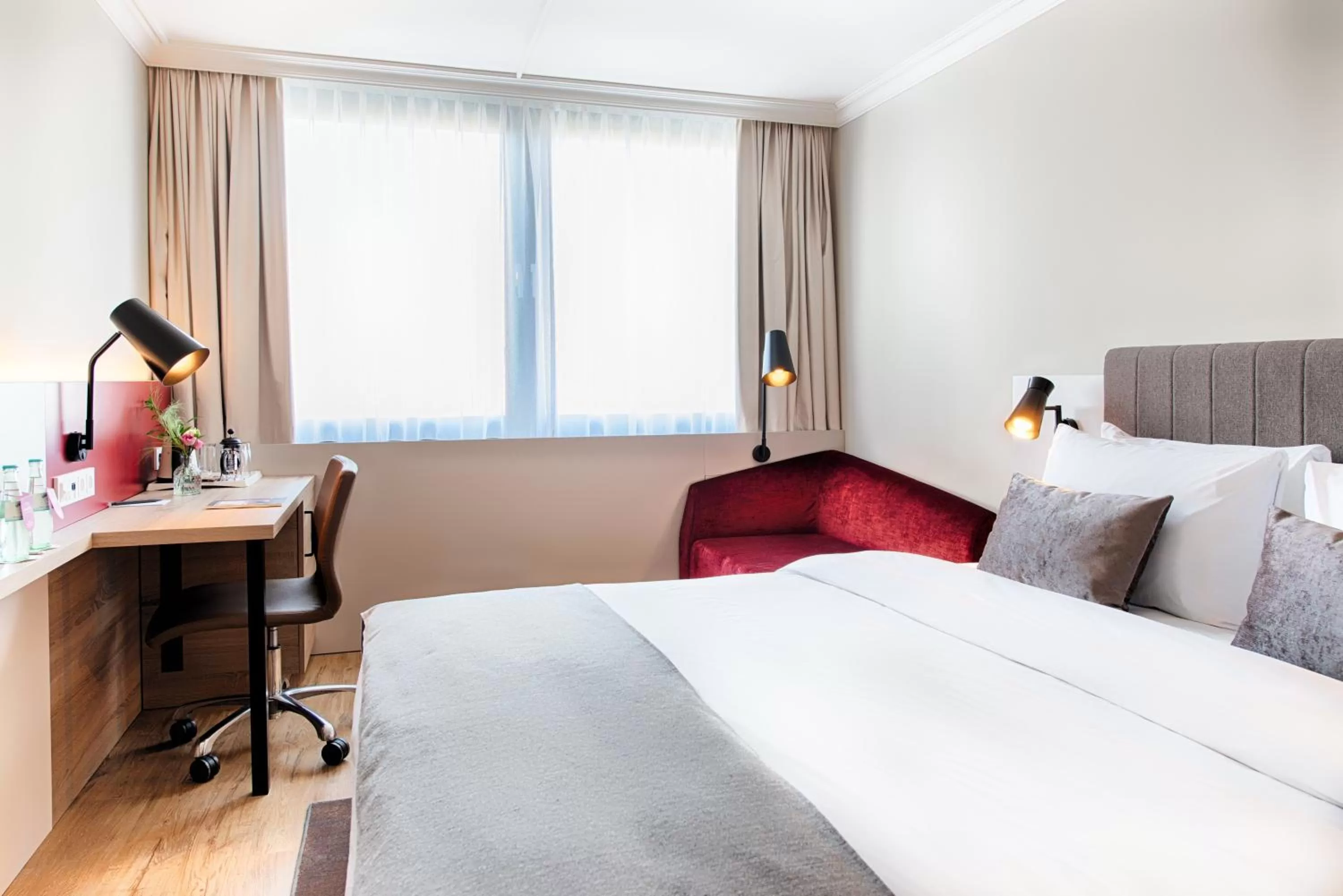 Photo of the whole room, Bed in Crowne Plaza Frankfurt Congress Hotel by IHG