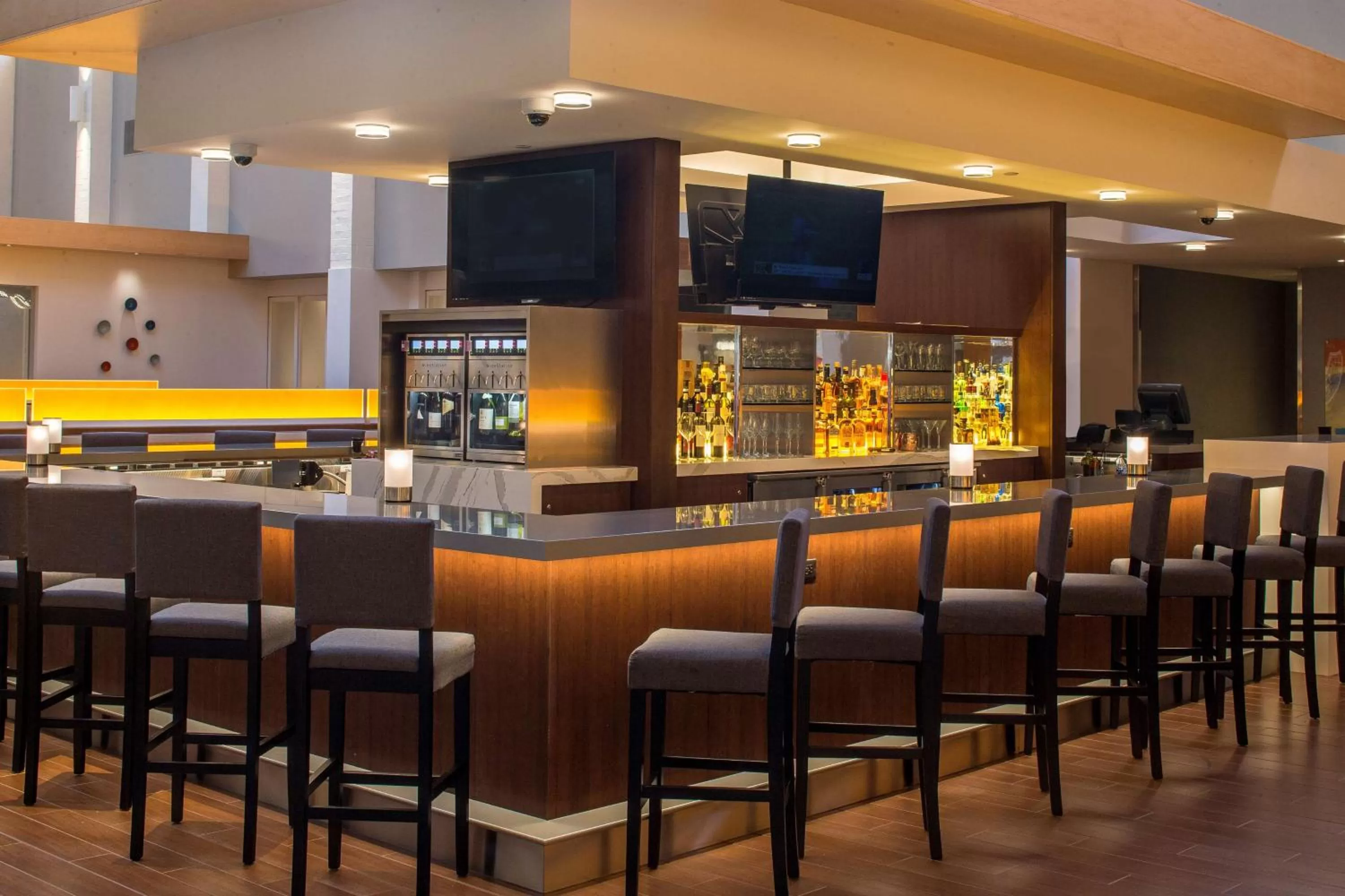 Lounge or bar in DoubleTree by Hilton Pittsburgh - Cranberry