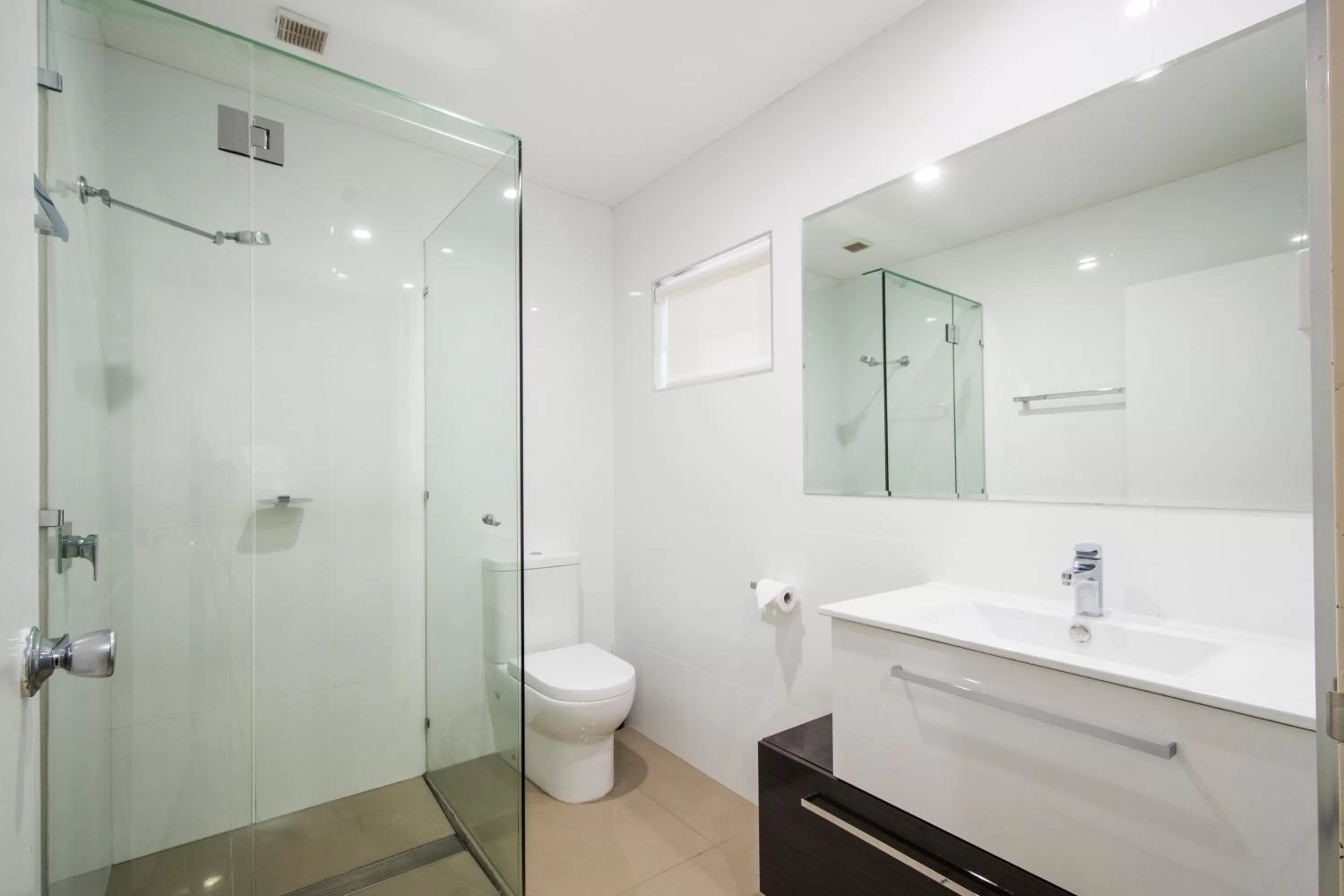 Bathroom in Abbey Motor Inn