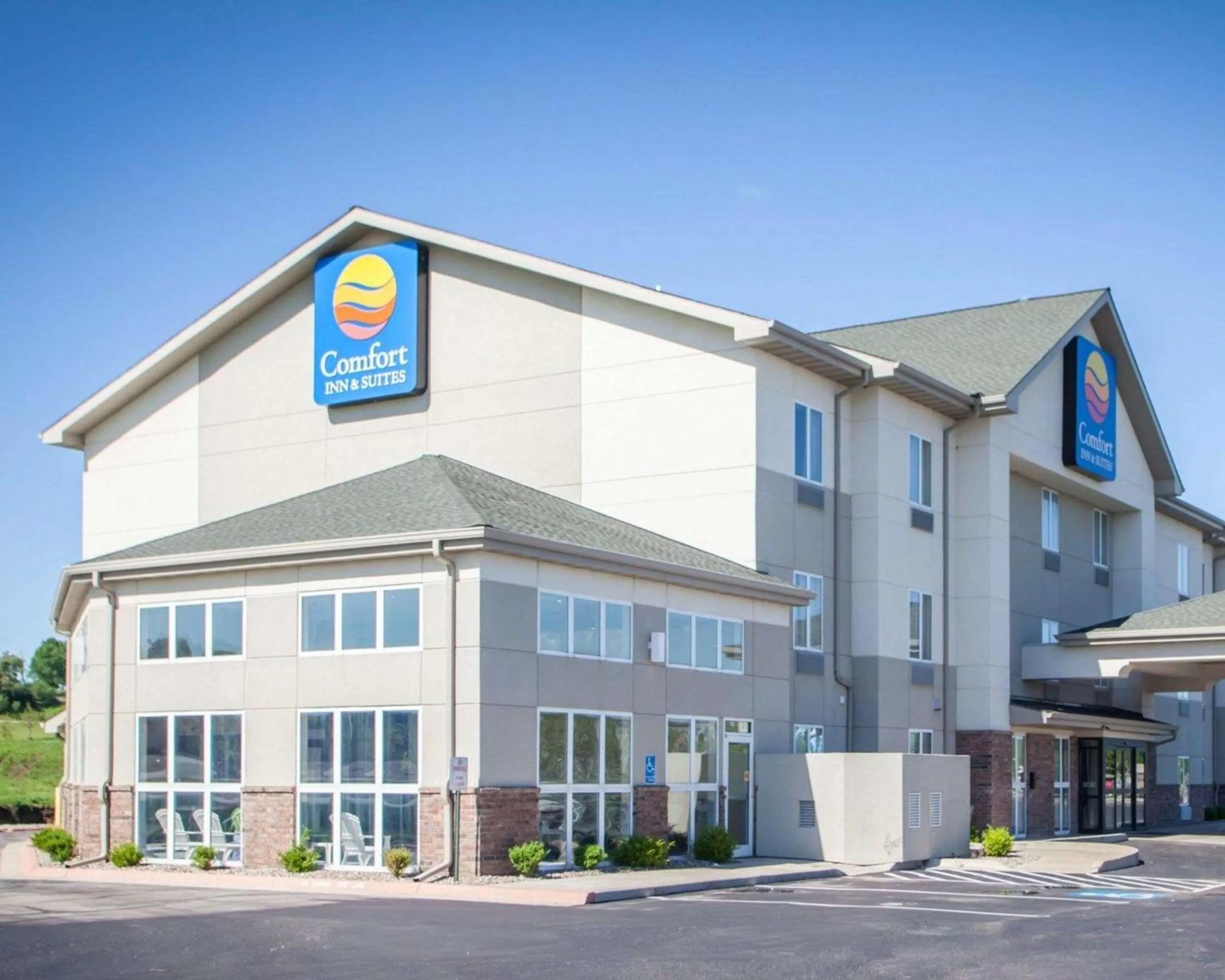 Property building in Comfort Inn & Suites Harrisonville