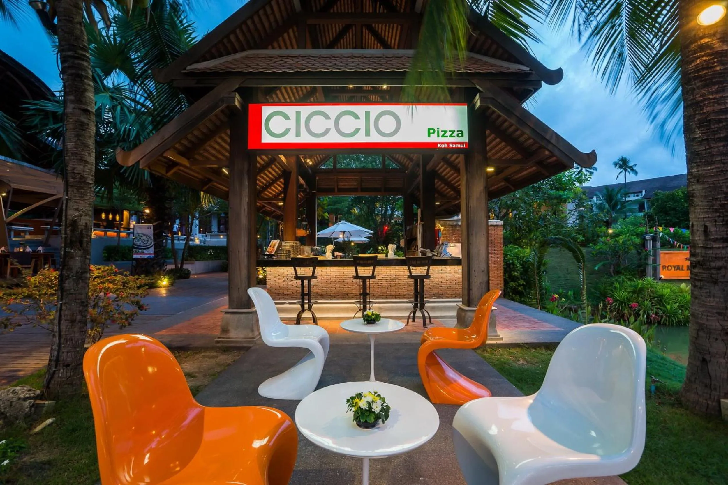 Restaurant/places to eat in Royal Muang Samui Villas