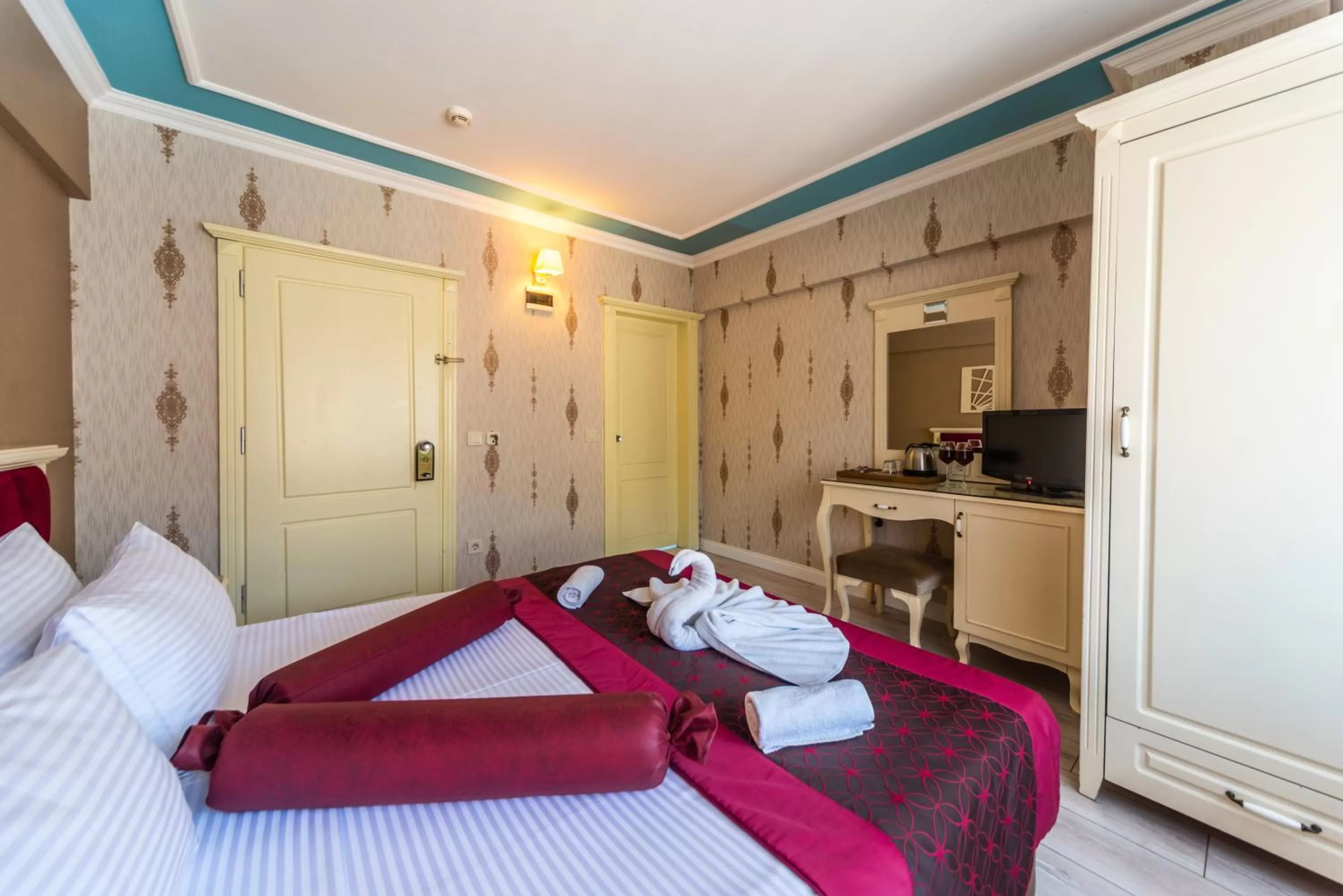 Photo of the whole room, Bed in Viva Deluxe Hotel