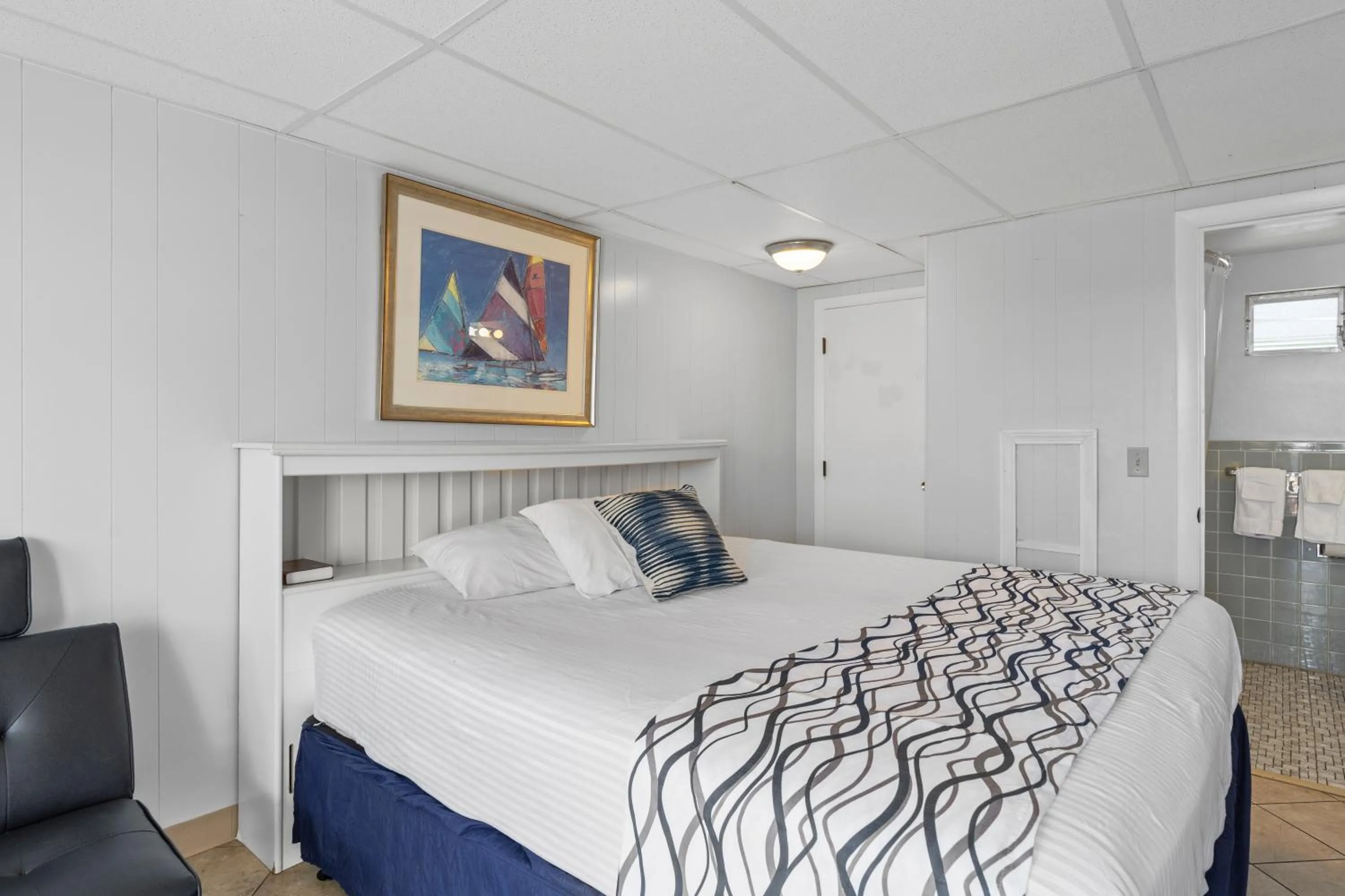 Bed in Mt Royal Motel