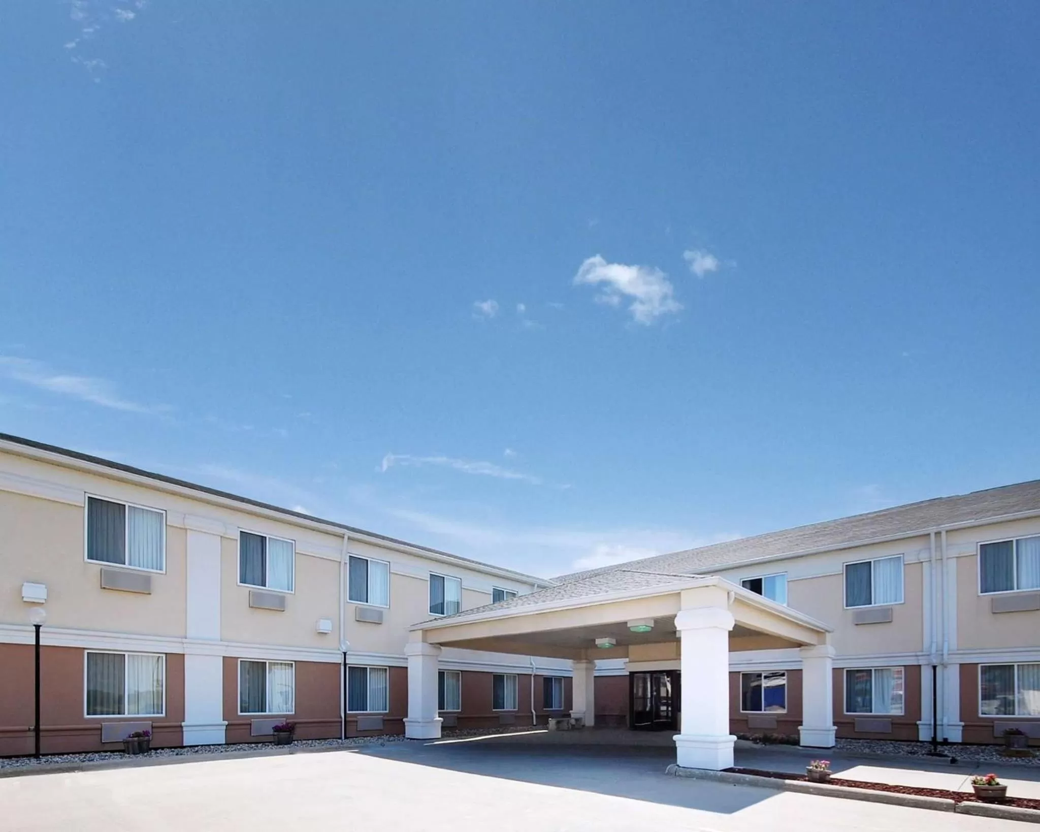 Property building in Comfort Inn Sioux City South