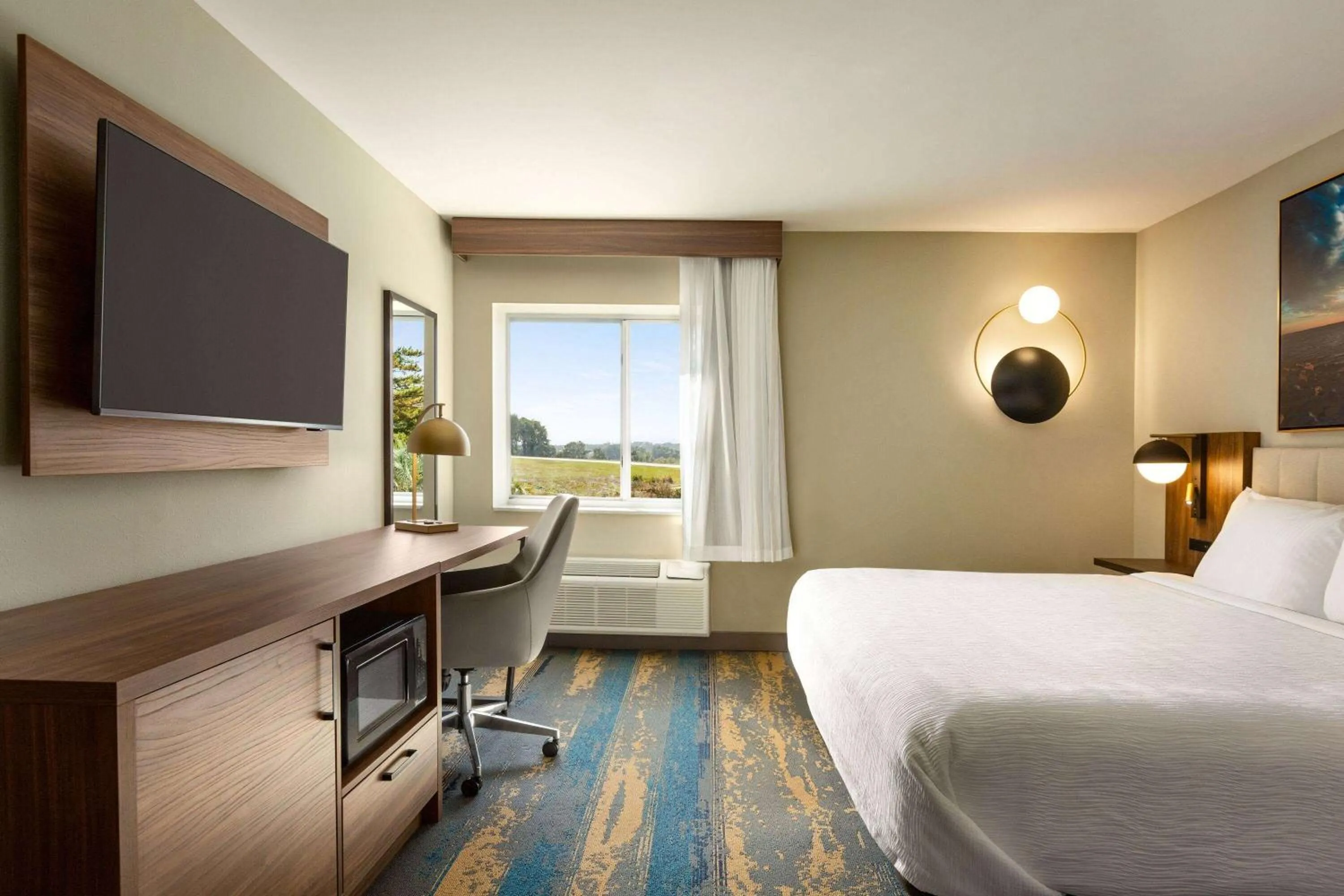 Photo of the whole room, Bed in La Quinta Inn by Wyndham Columbia NE Fort Jackson