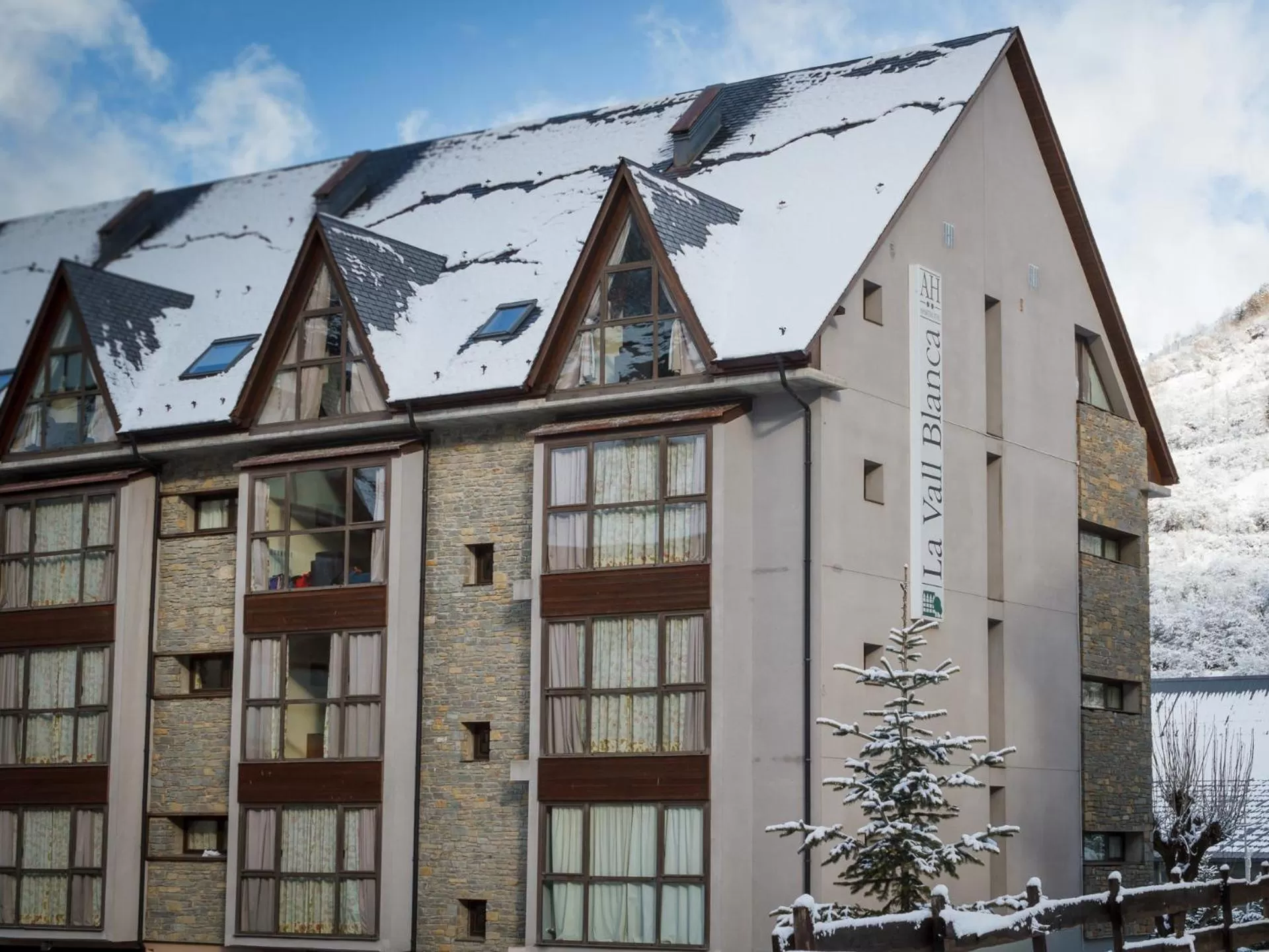 Facade/entrance in Aparthotel La Vall Blanca