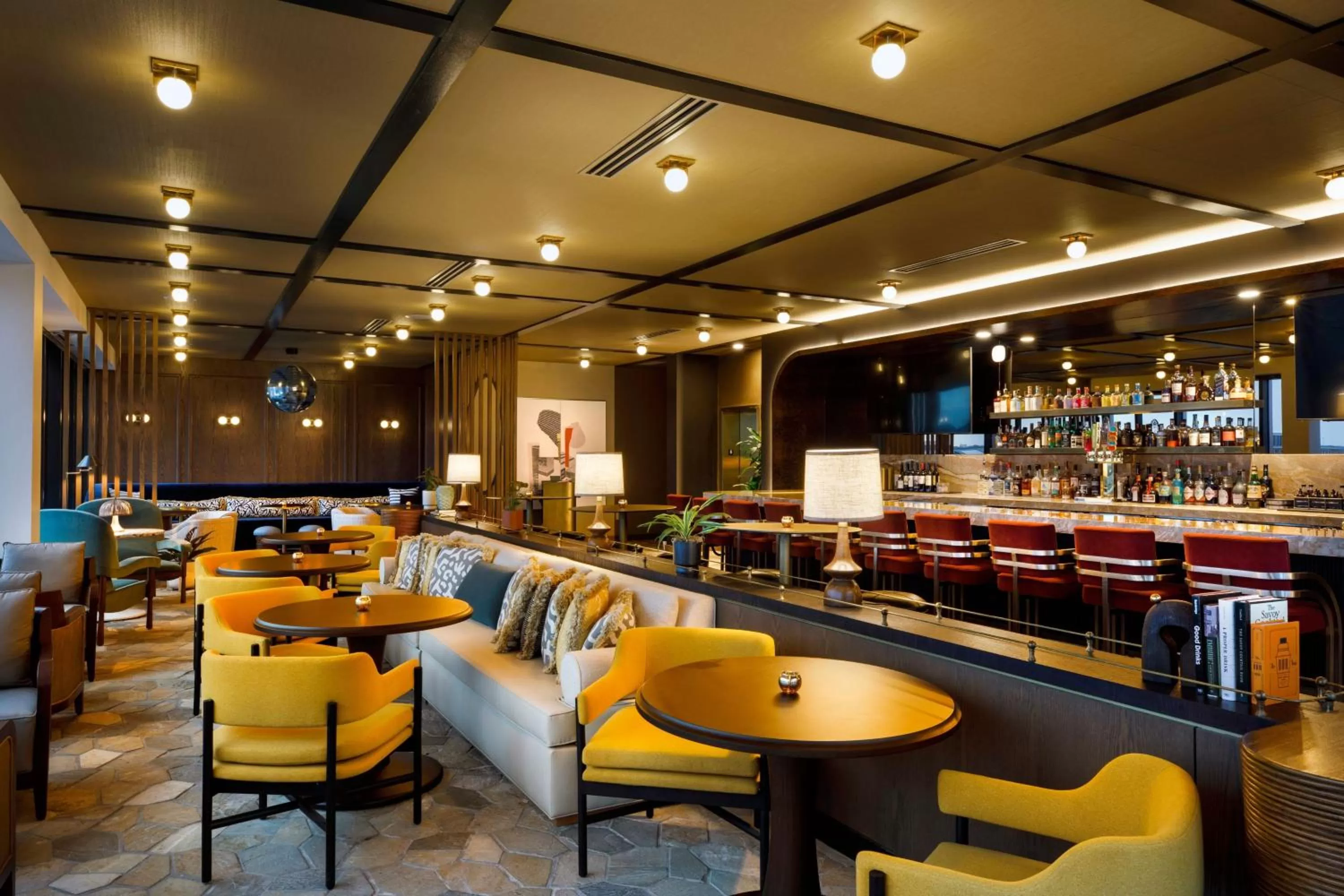 Lounge or bar in Hotel Indy, Indianapolis, a Tribute Portfolio Hotel