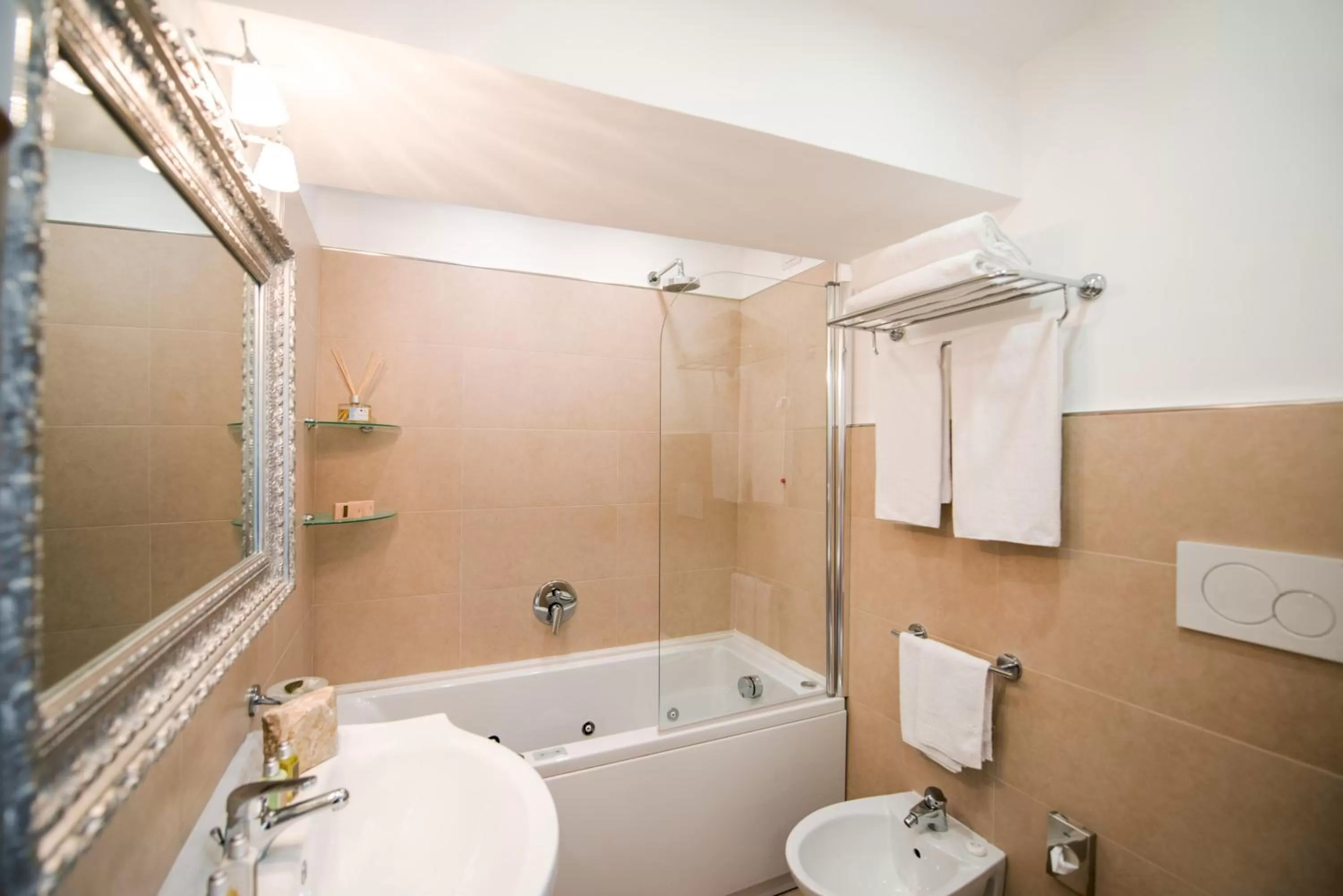 Bathroom in Hotel Villa Gabrisa