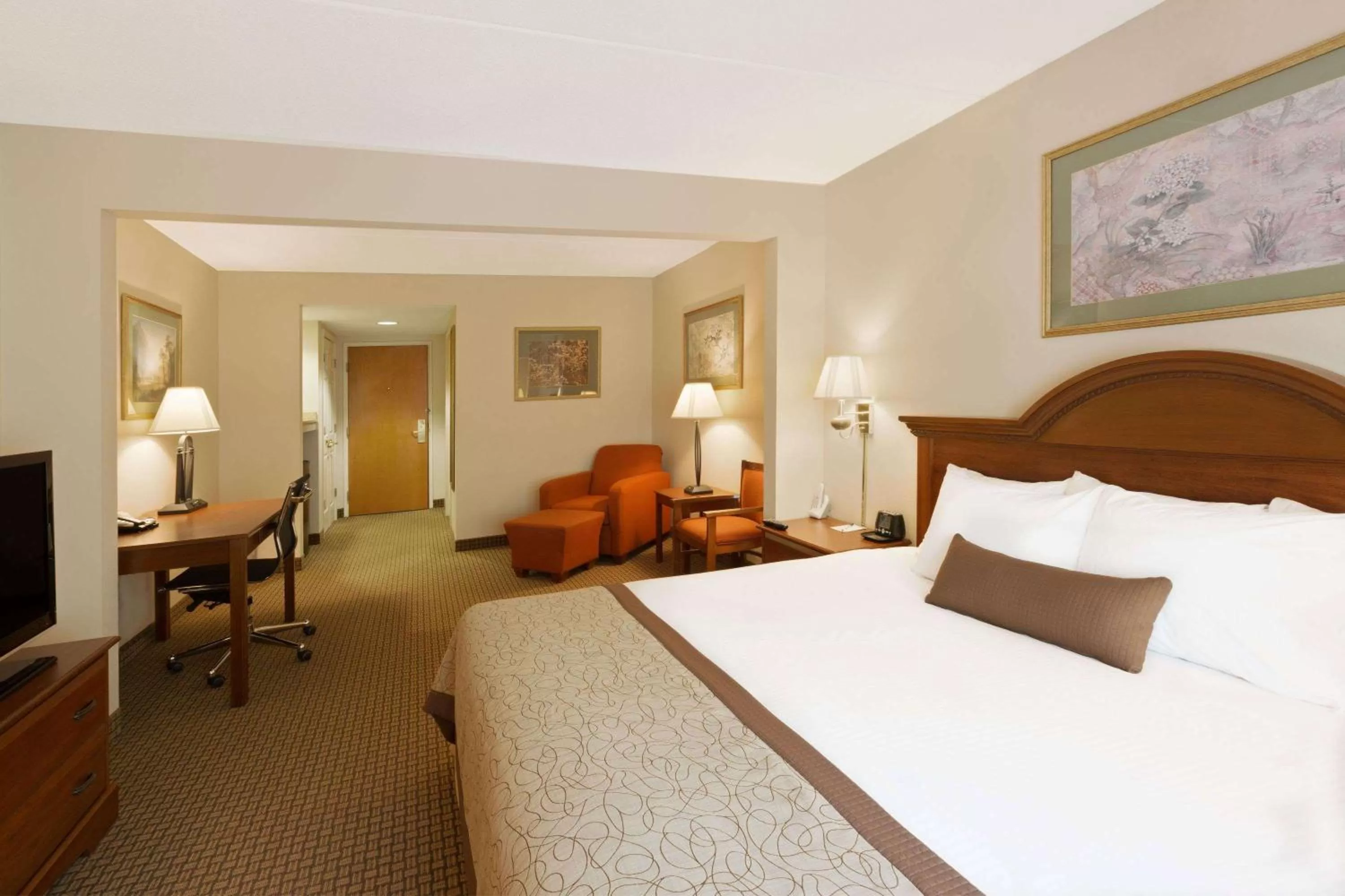 Photo of the whole room, Bed in Wingate by Wyndham Charlotte Airport
