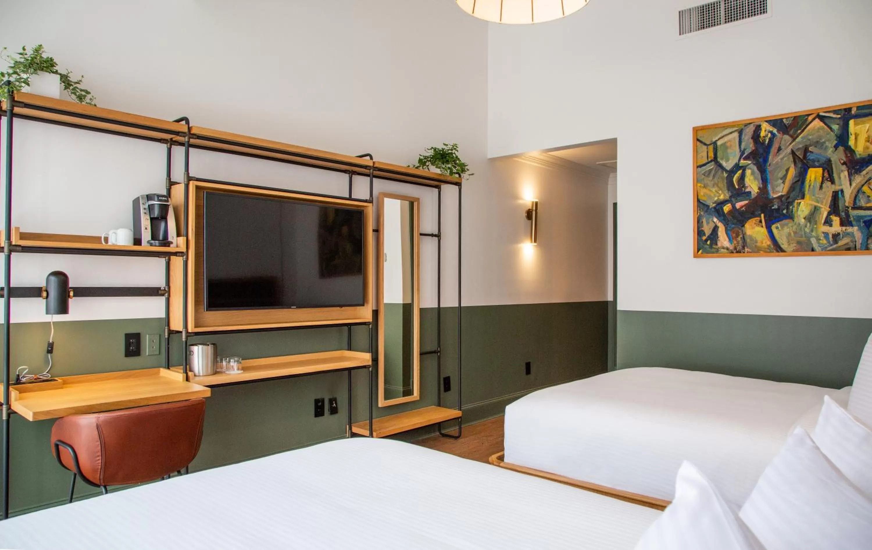 TV and multimedia, Bed in Hotel Theo New Orleans, Tapestry Collection by Hilton