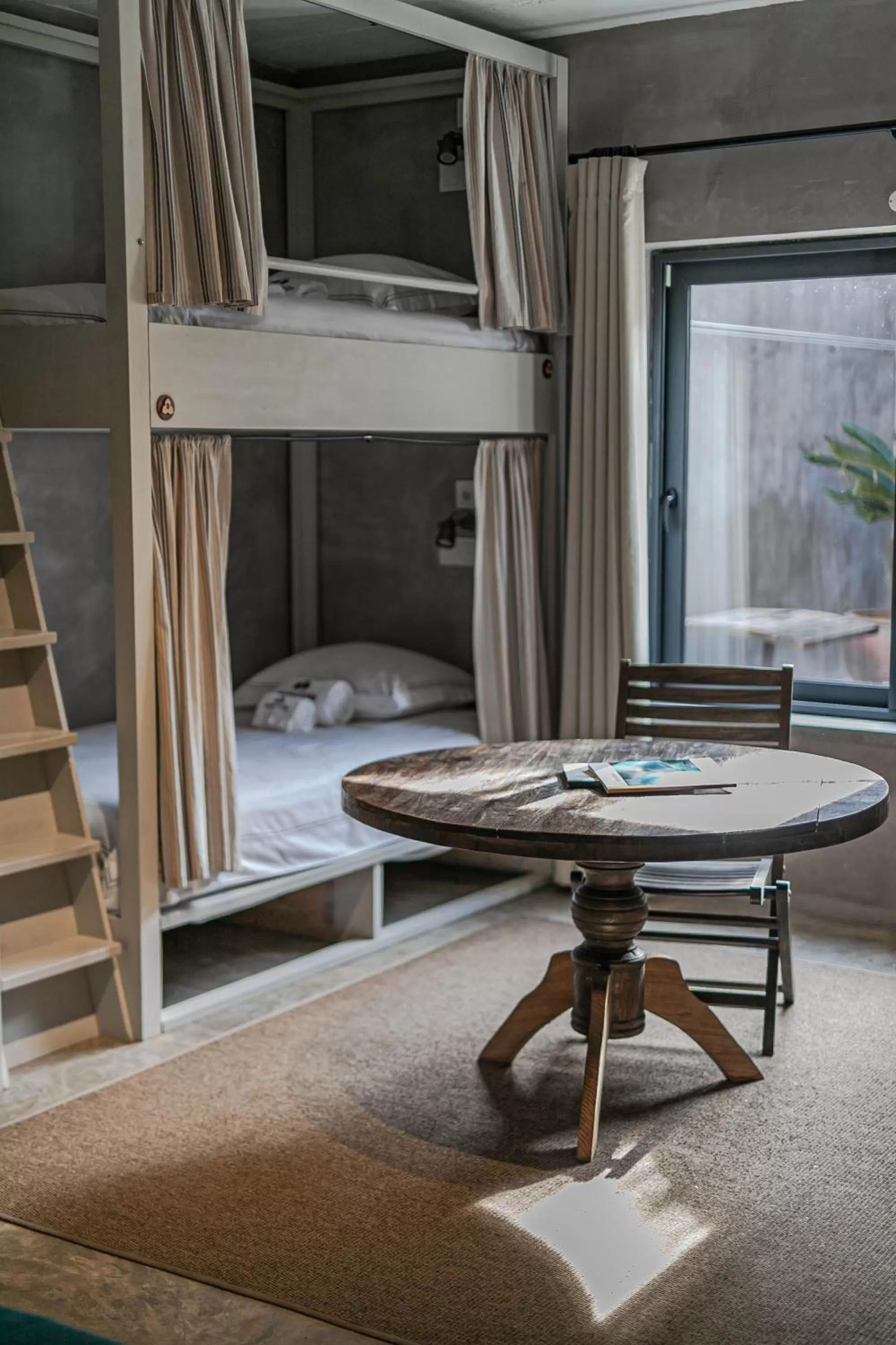 Bed in Surfers Lodge Peniche