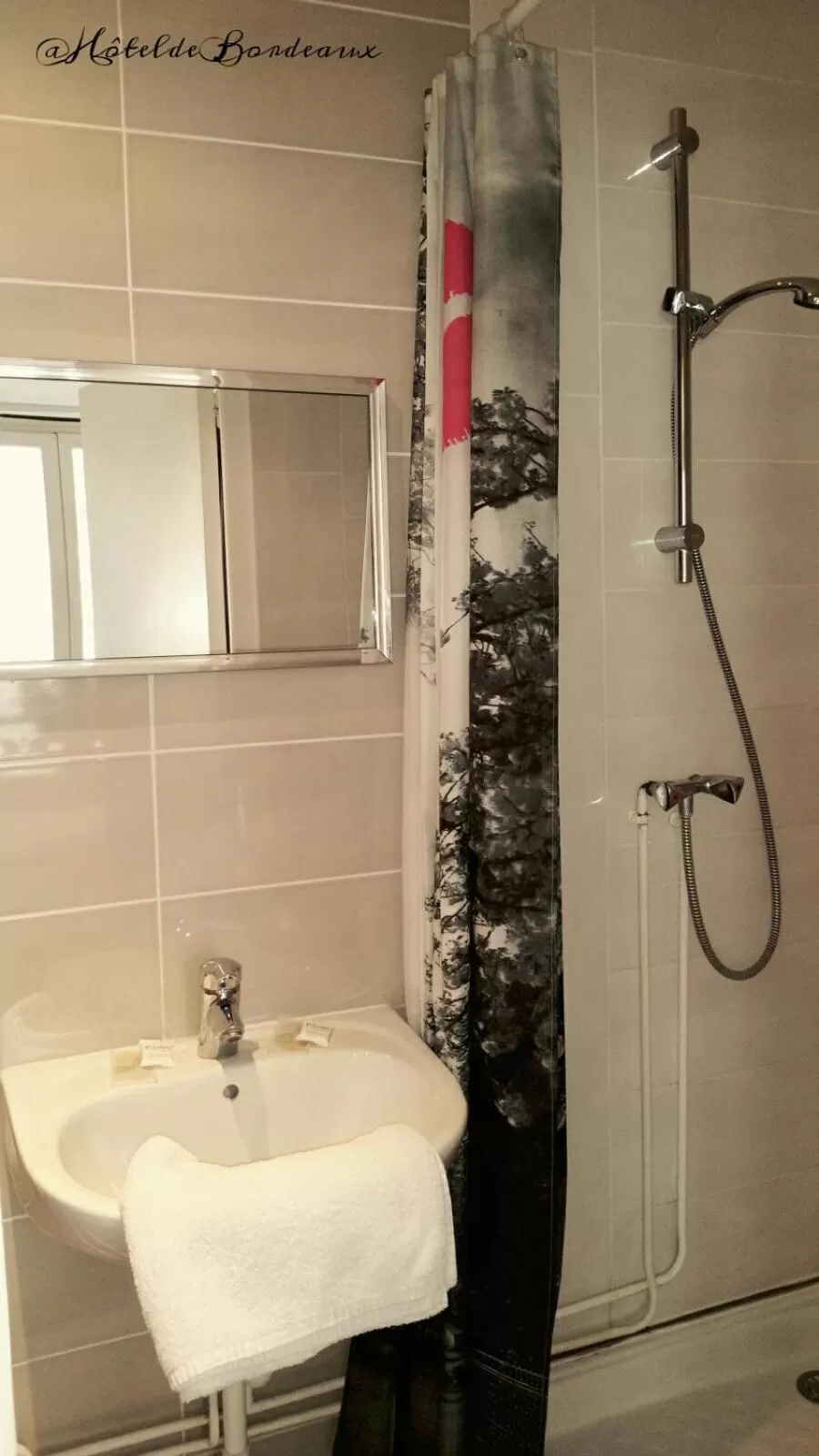 Bathroom in Hôtel de Bordeaux