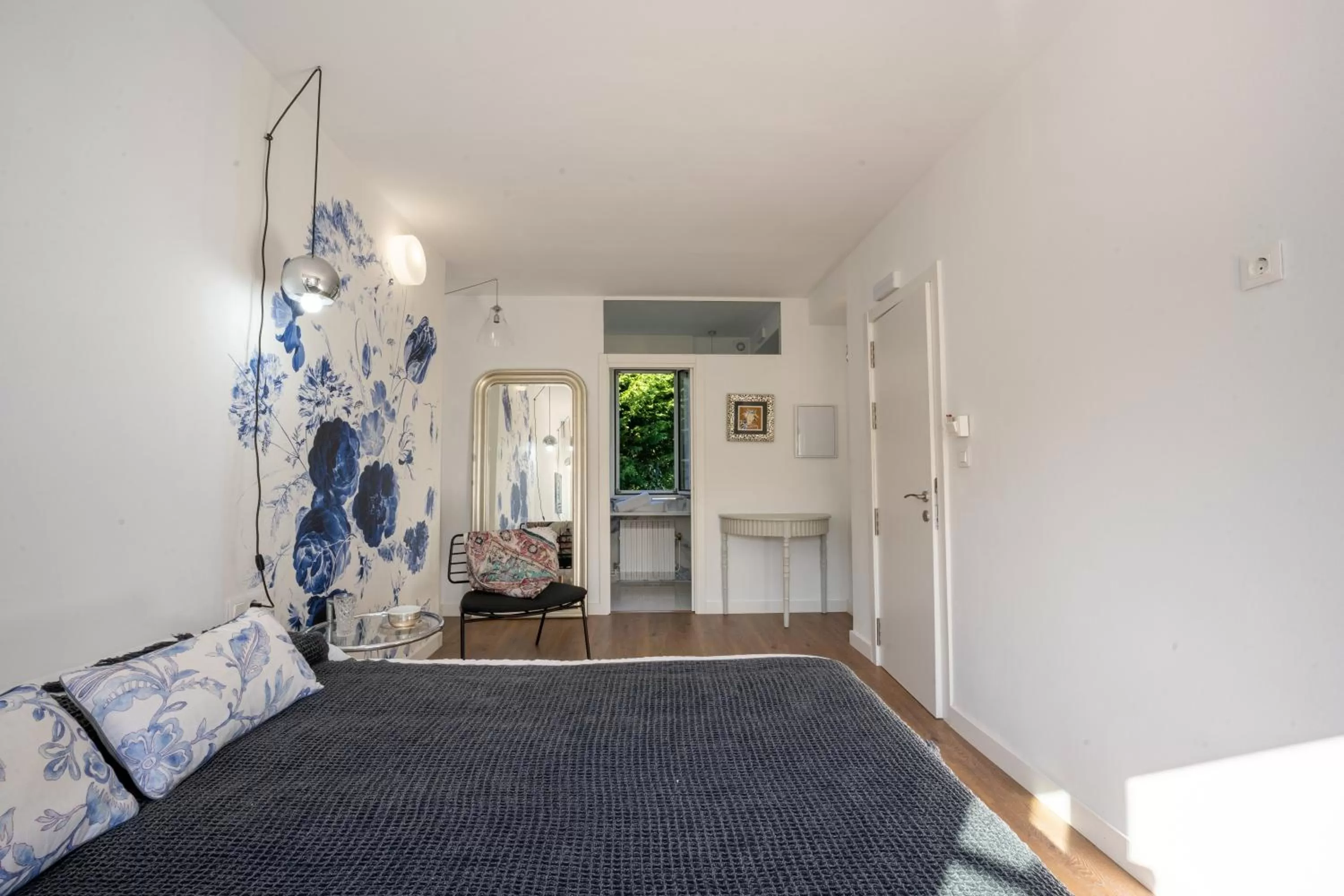 Photo of the whole room, Bed in finca dos Mares