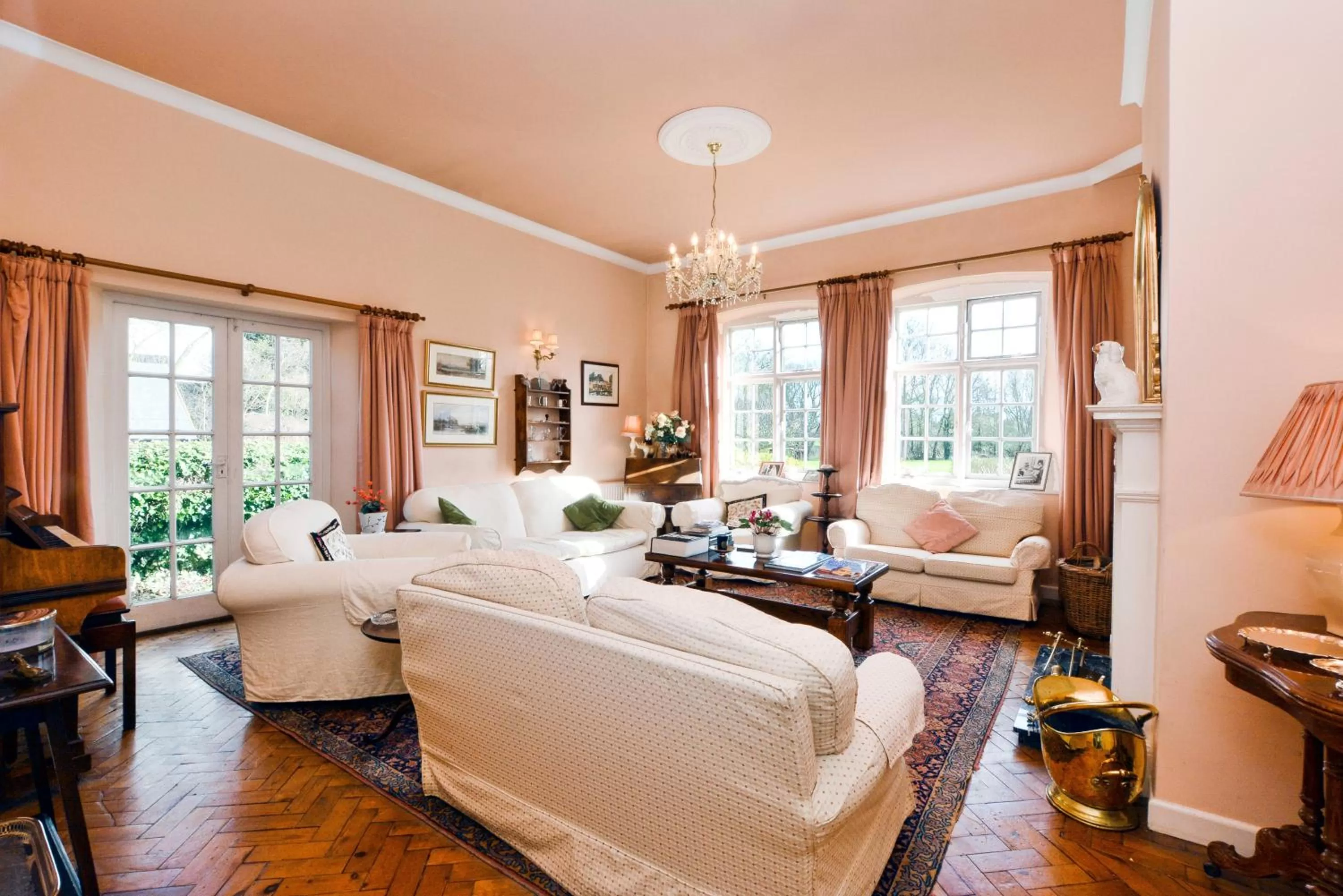 Living room, Bed in The Old School