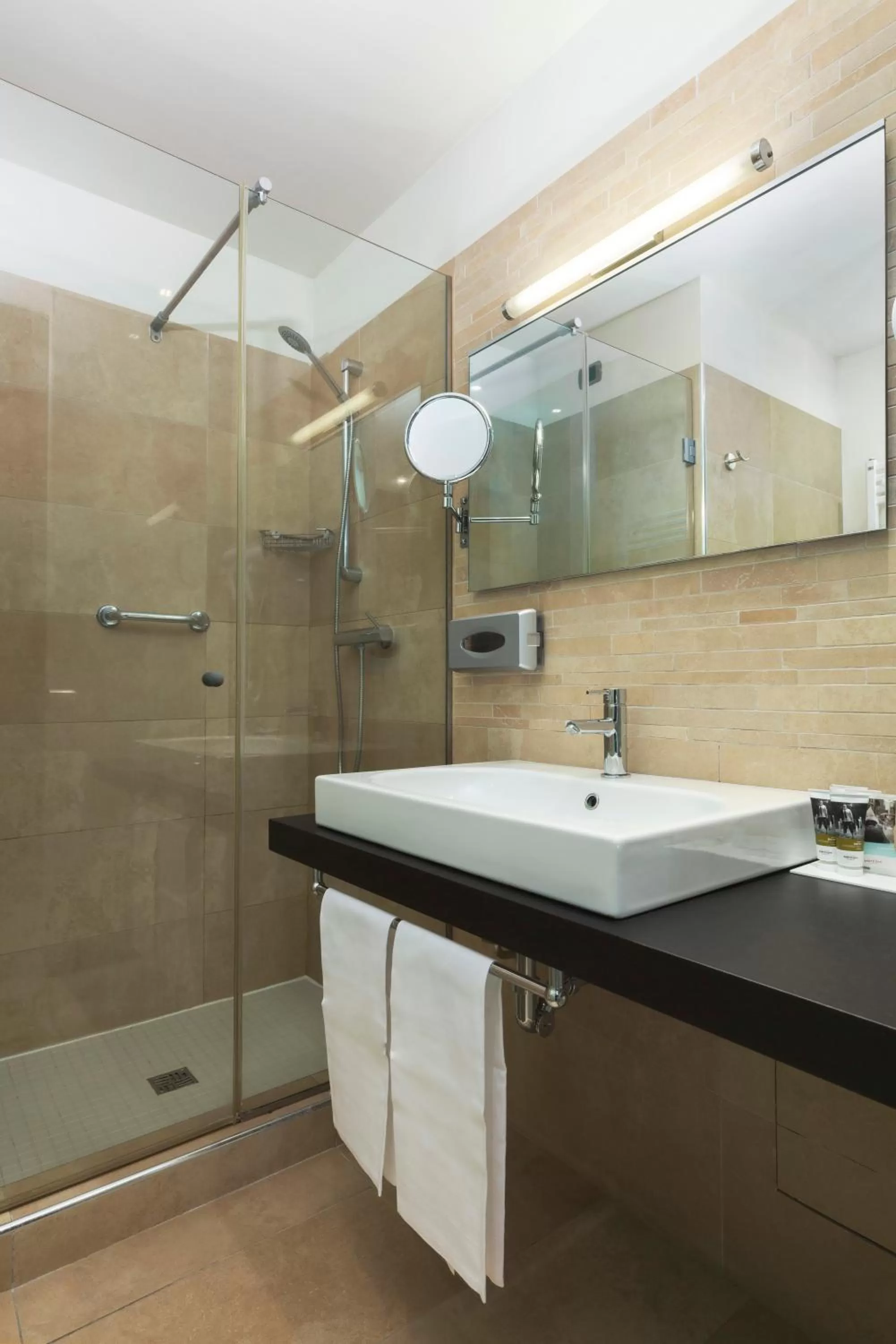 Shower in Hotel Mercure Siracusa