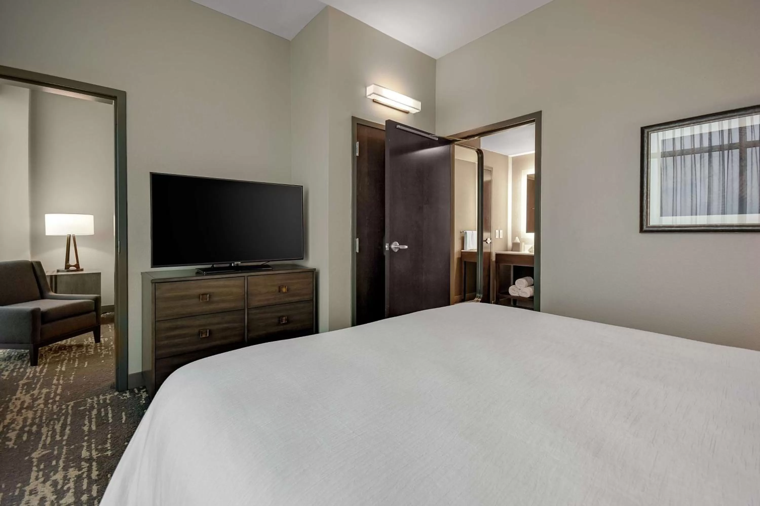 Bedroom, Bed in Embassy Suites by Hilton Jonesboro Red Wolf Convention Center