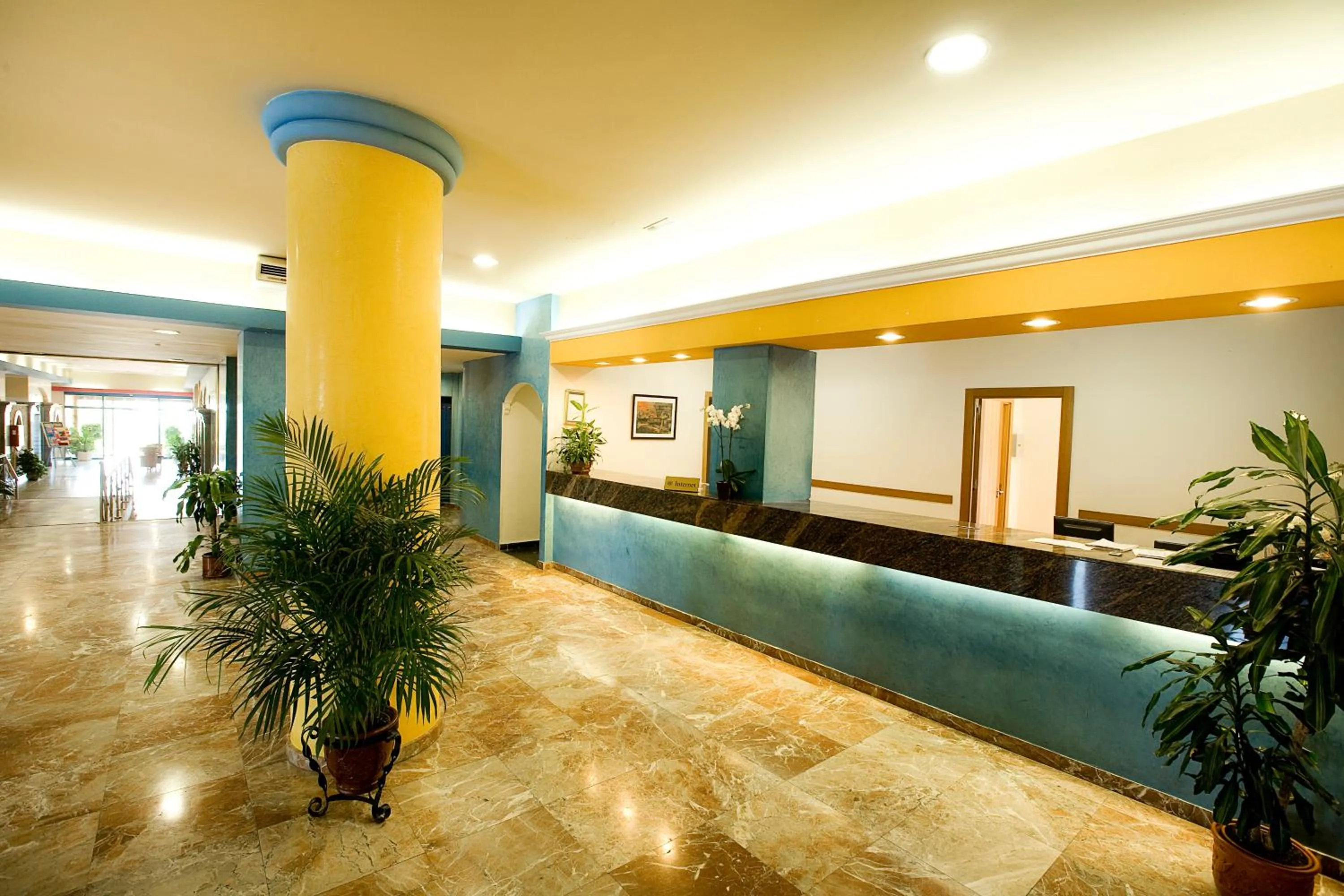 Lobby or reception in Hotel Monarque Torreblanca