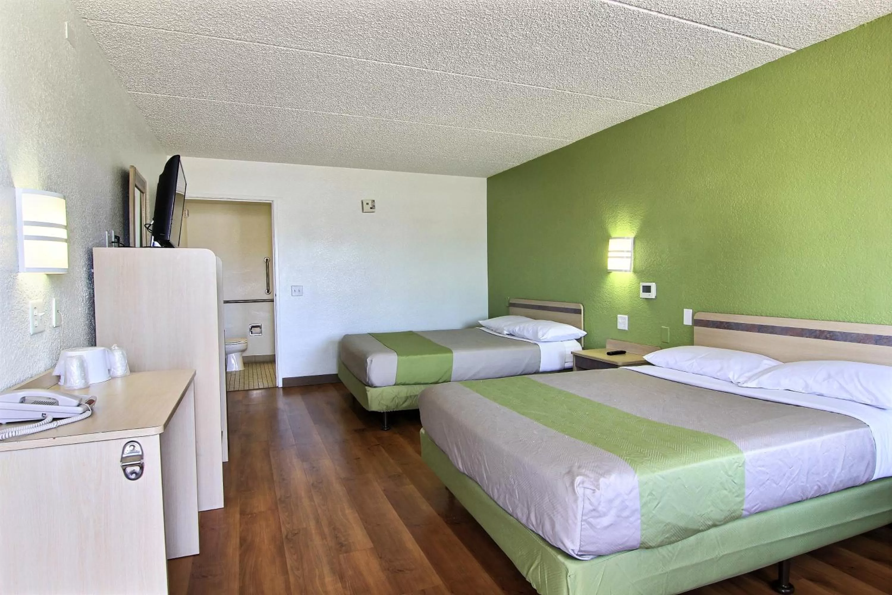 Bedroom, Bed in Motel 6 Austin, TX - Central Downtown UT