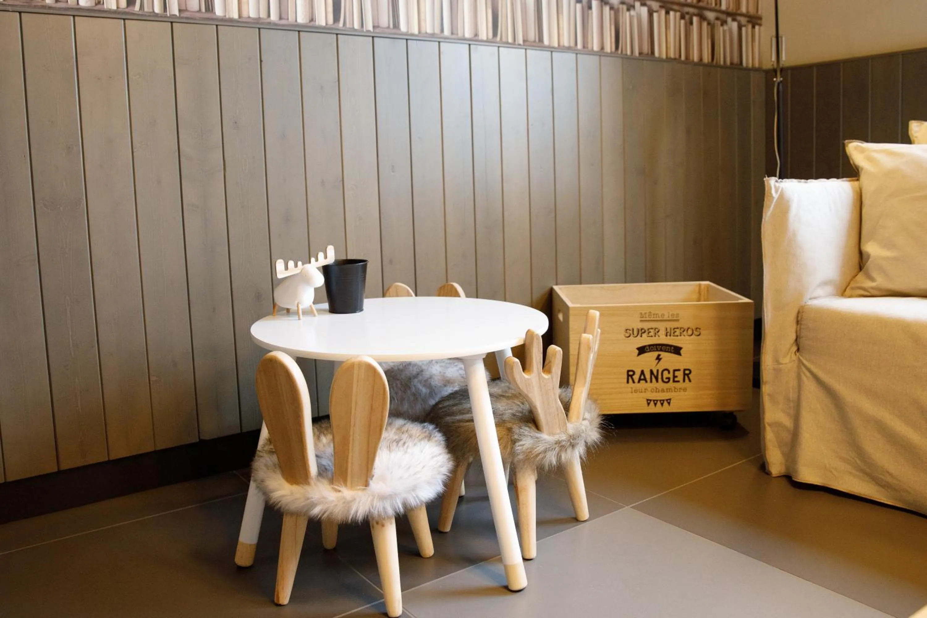 Seating area, Bed in Campanile Annemasse Est Findrol CHAL