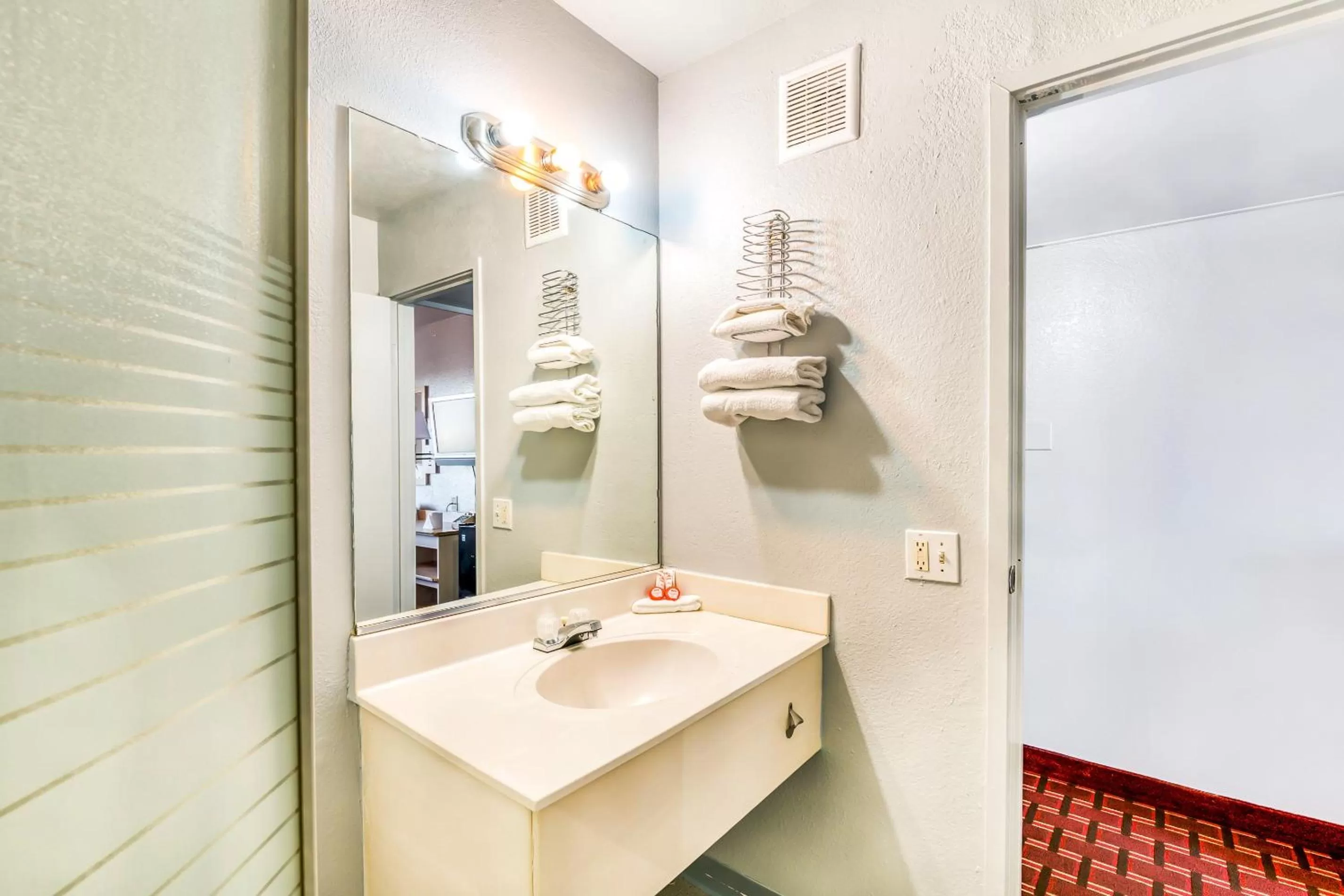 Bathroom in OYO Hotel Houston Southwest I-69