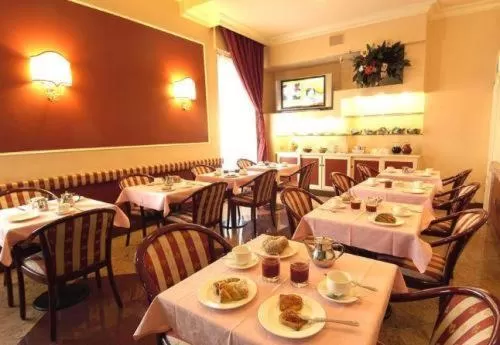 Restaurant/places to eat in Hotel Garda