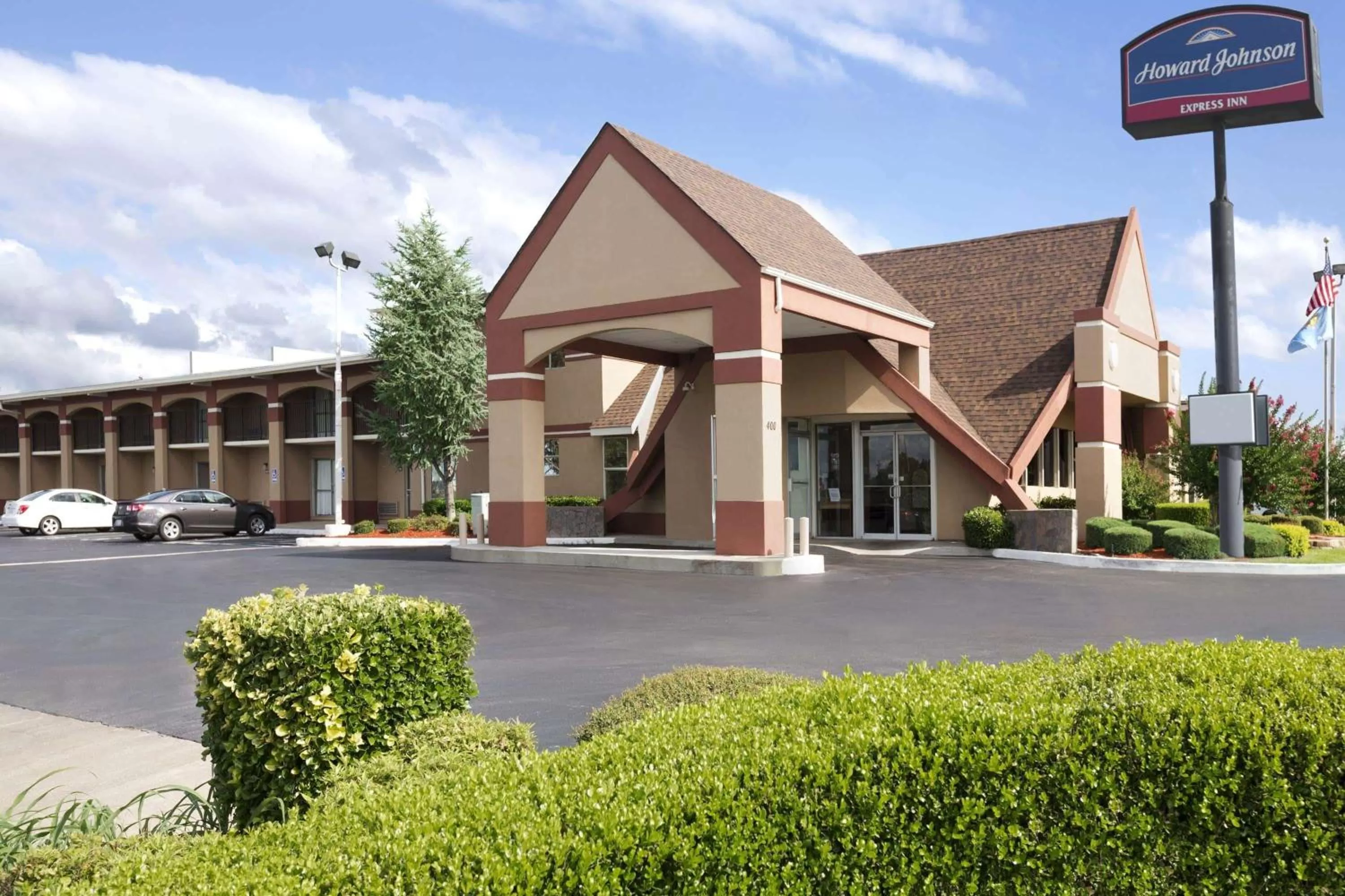 Property building in Howard Johnson by Wyndham Oklahoma City OKC Airport, Fairgrounds, I40