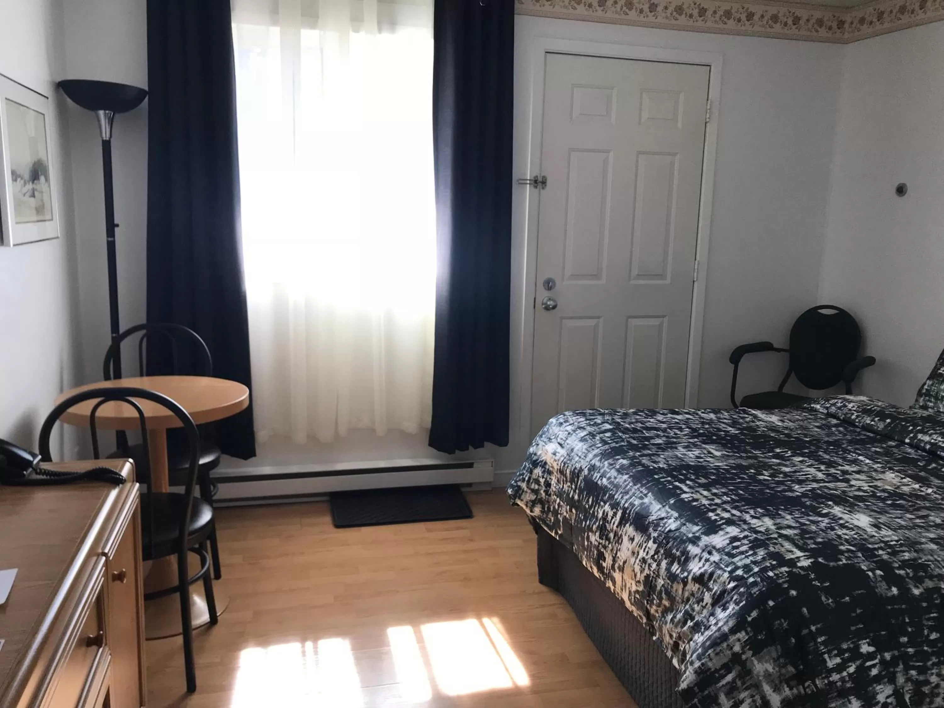 Bed in Motel Des Cascades