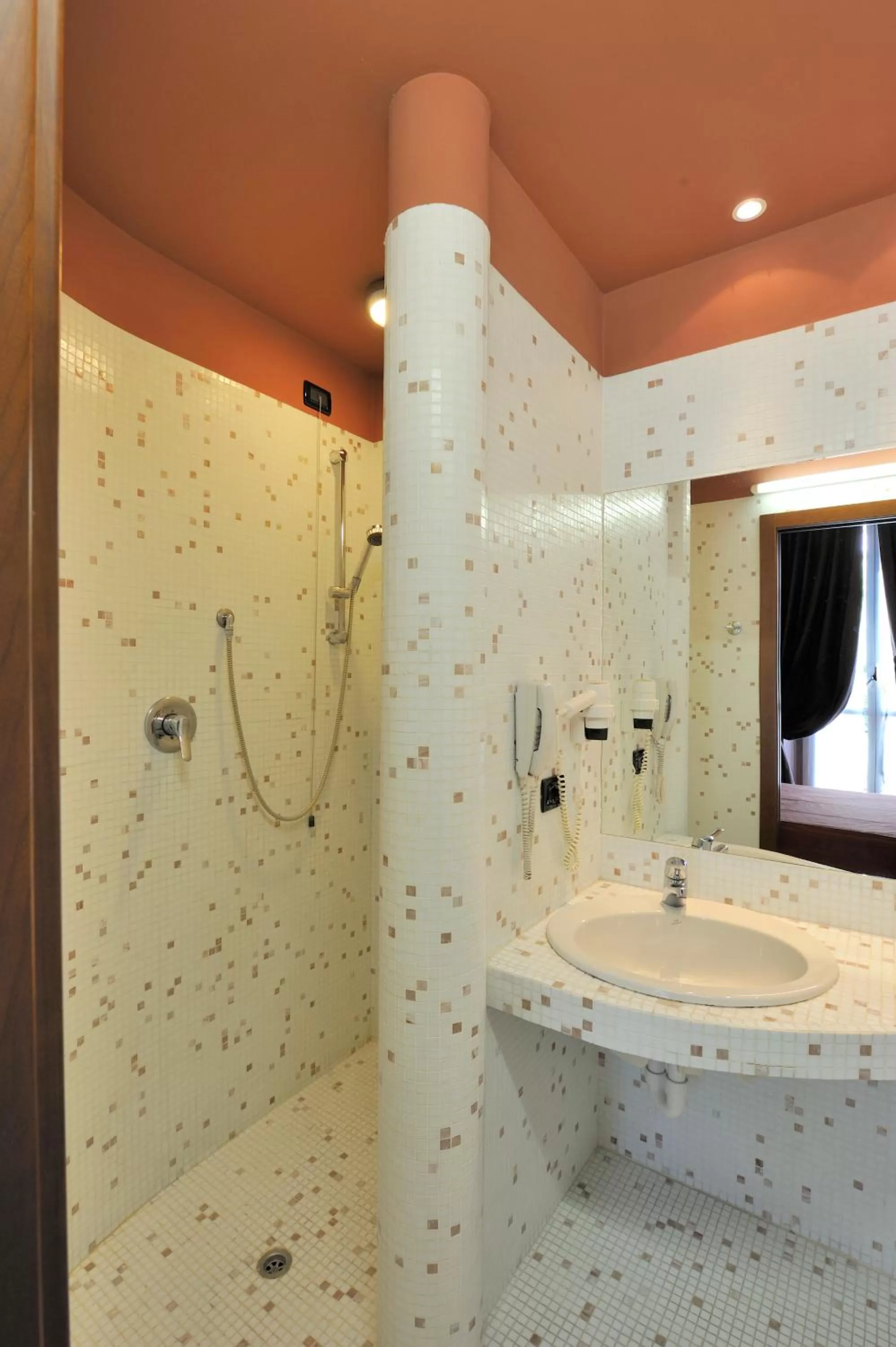 Shower in Art Hotel Boston