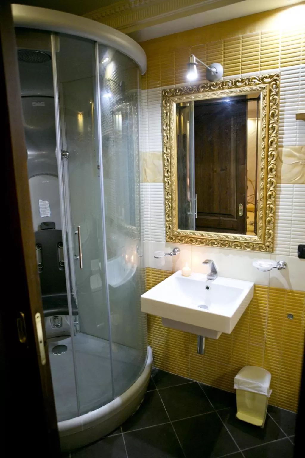 Shower in Hotel Villa Antica Tropea